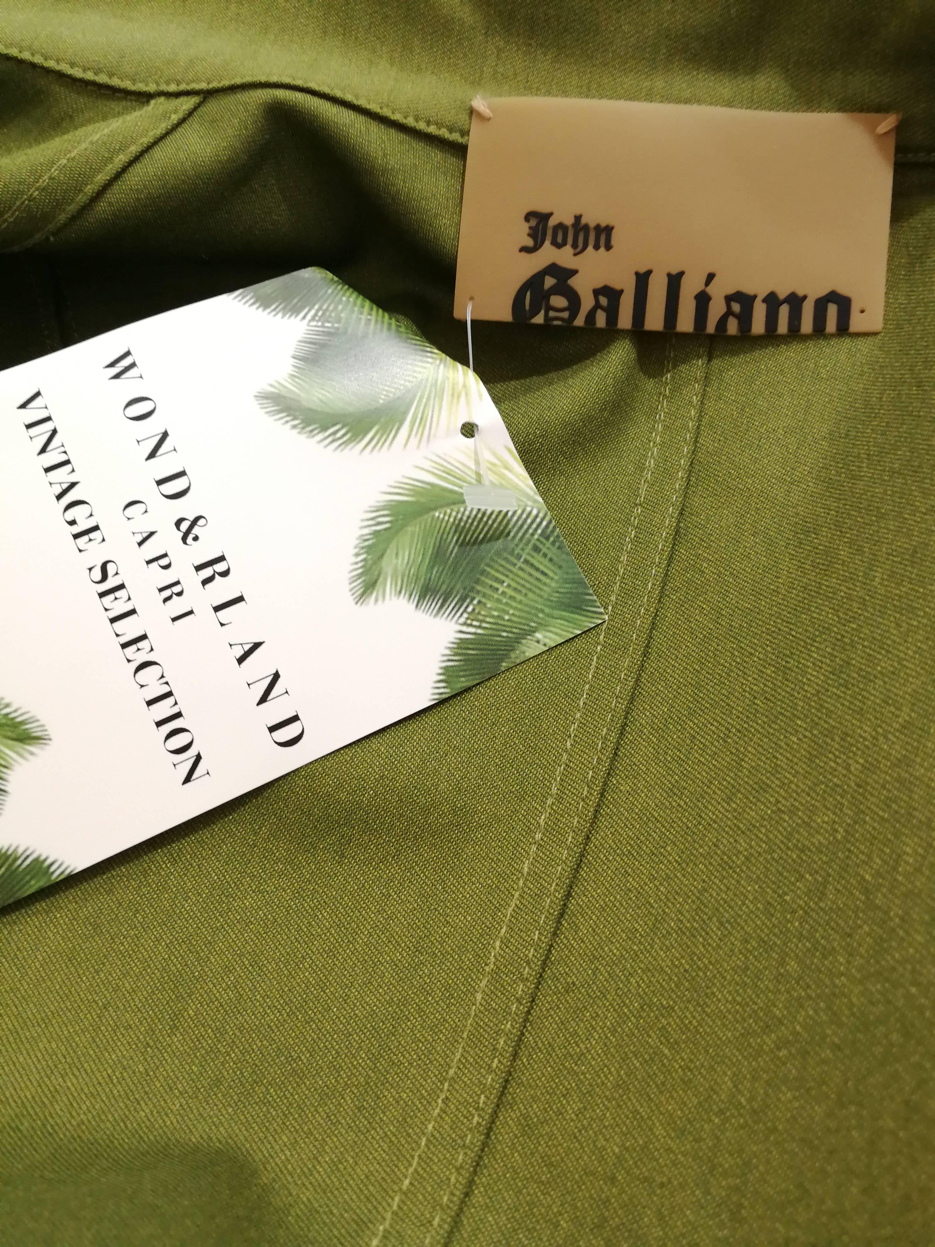 John Galliano Asymmetric Green Jacket

Asymettric Jacket by Galliano totally made in France in size 36

