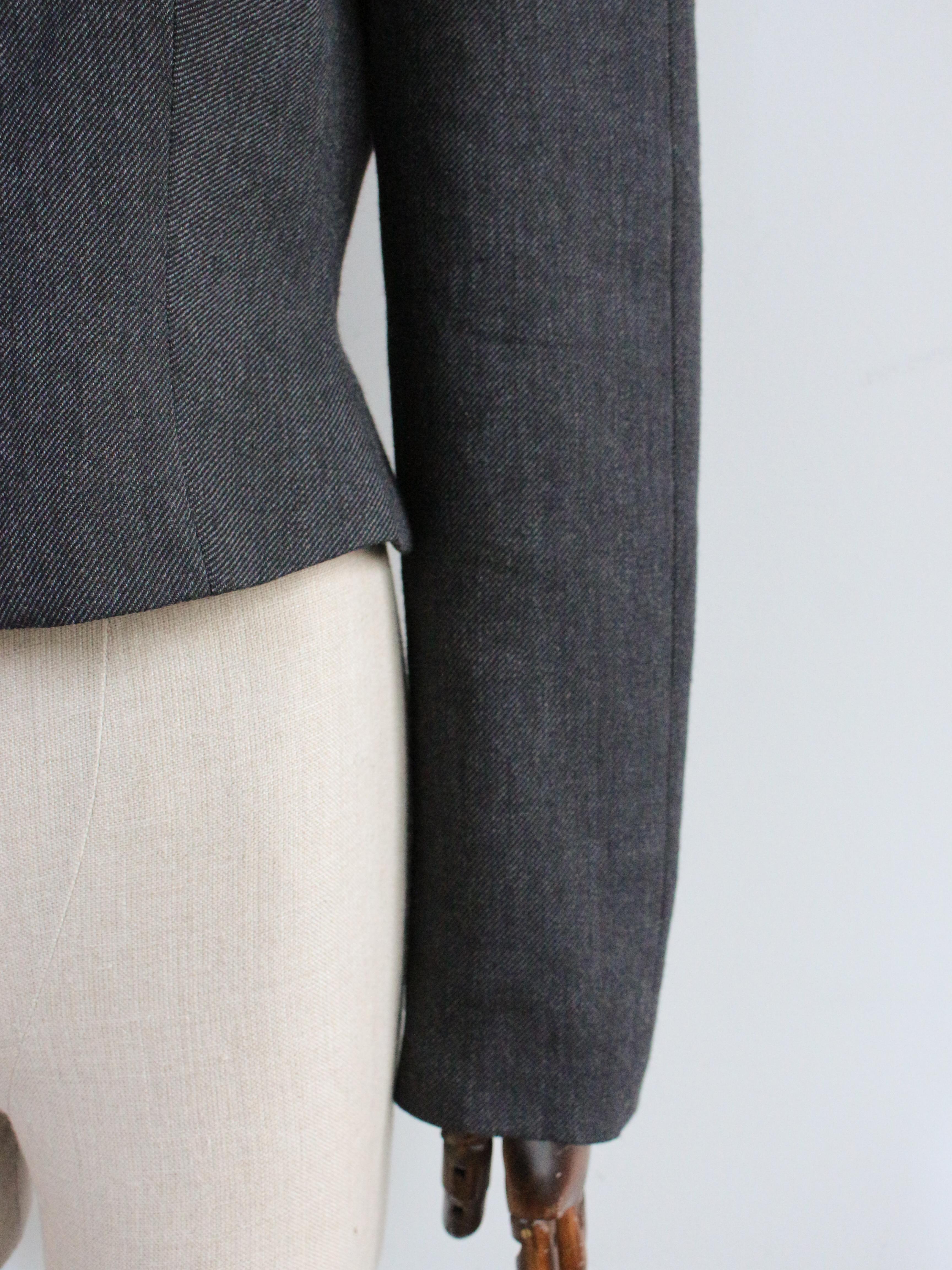 John Galliano Otoño/Invierno 1999 Chaqueta de lana con cuello marinero y botones de concha en venta 5