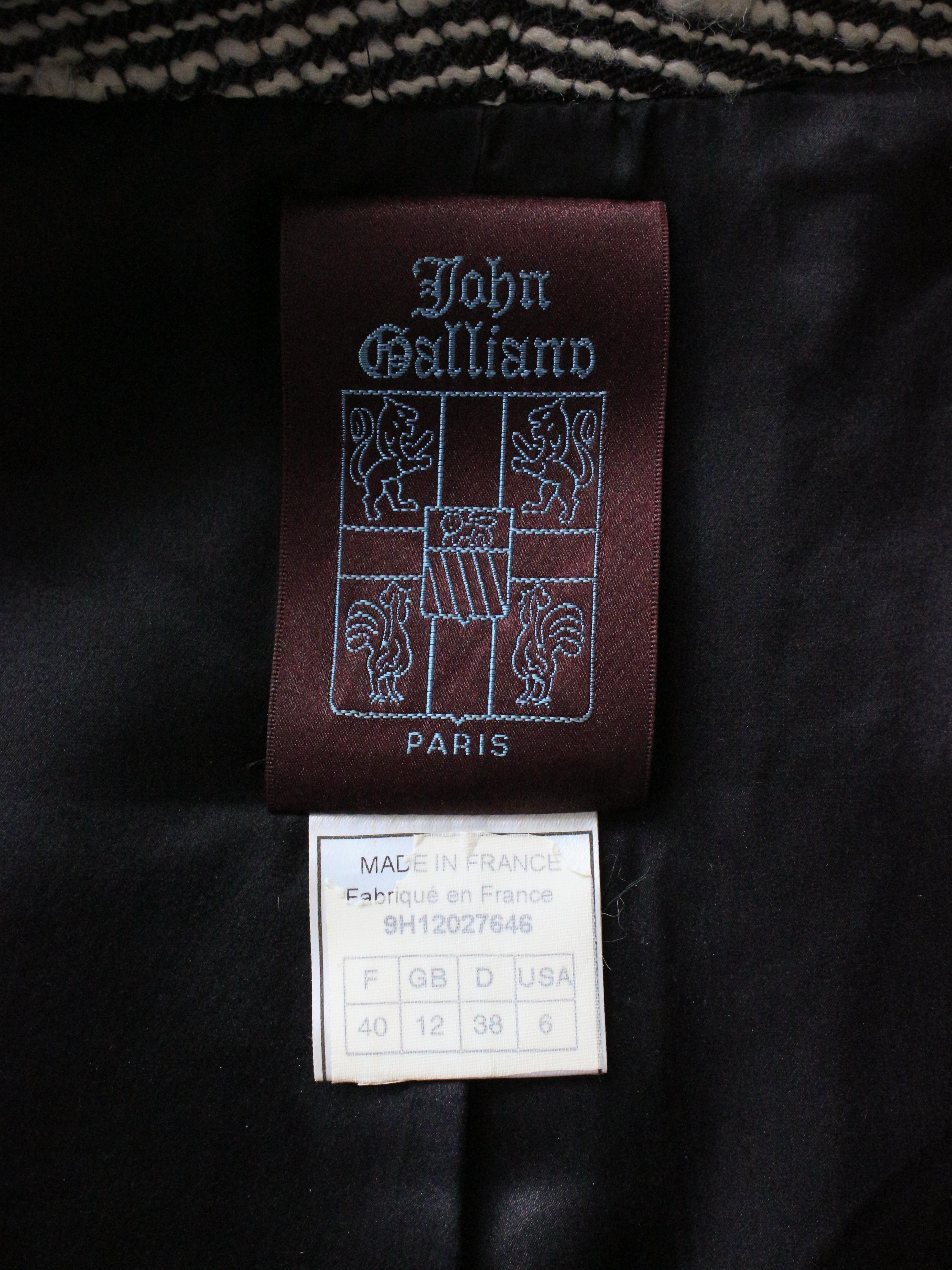 John Galliano Otoño/Invierno 1999 Chaqueta de lana con cuello marinero y botones de concha en venta 8
