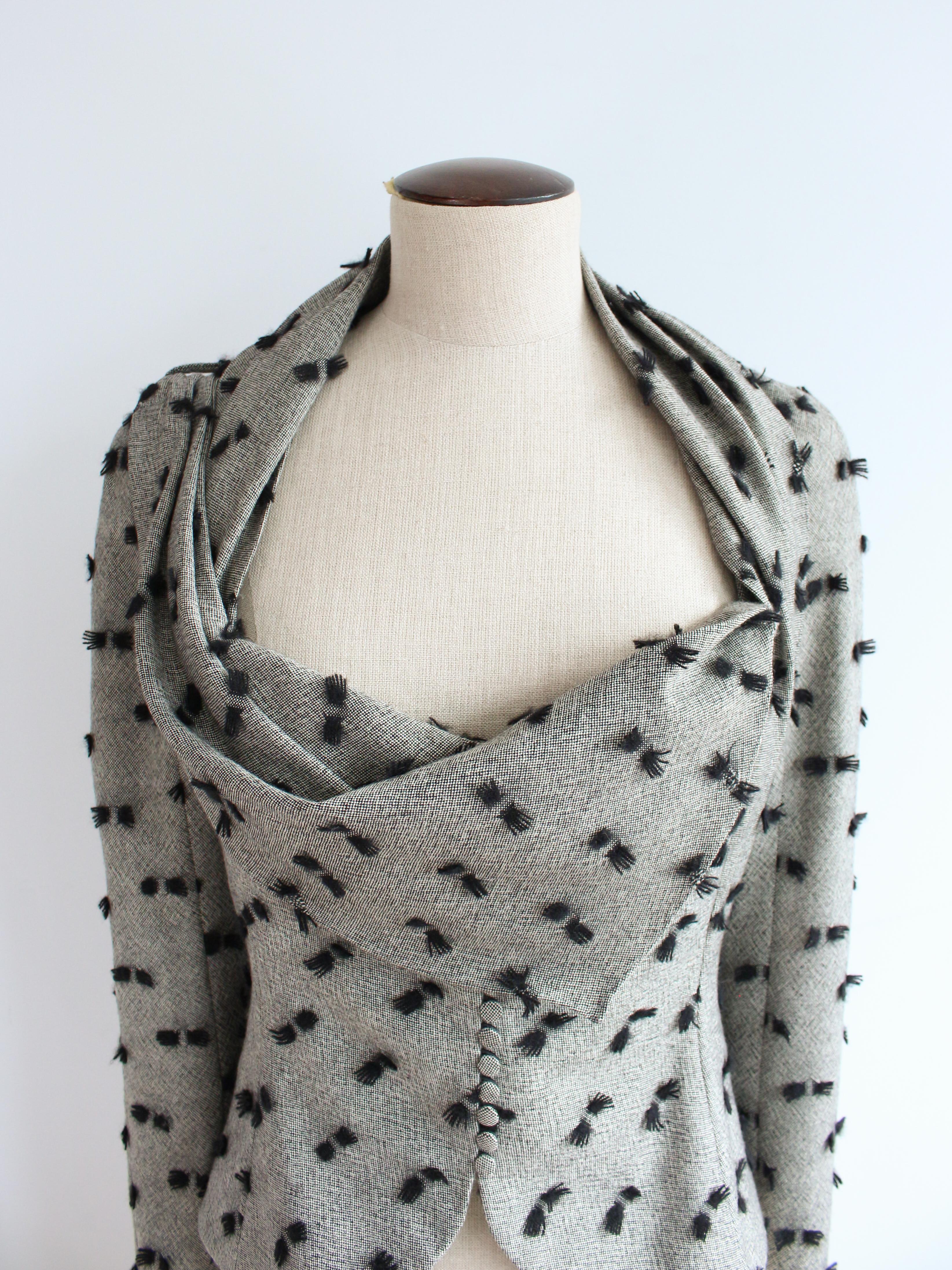 John Galliano Autunno/Inverno 1999 Giacca in lana applicata con drappeggio sul davanti in vendita 6
