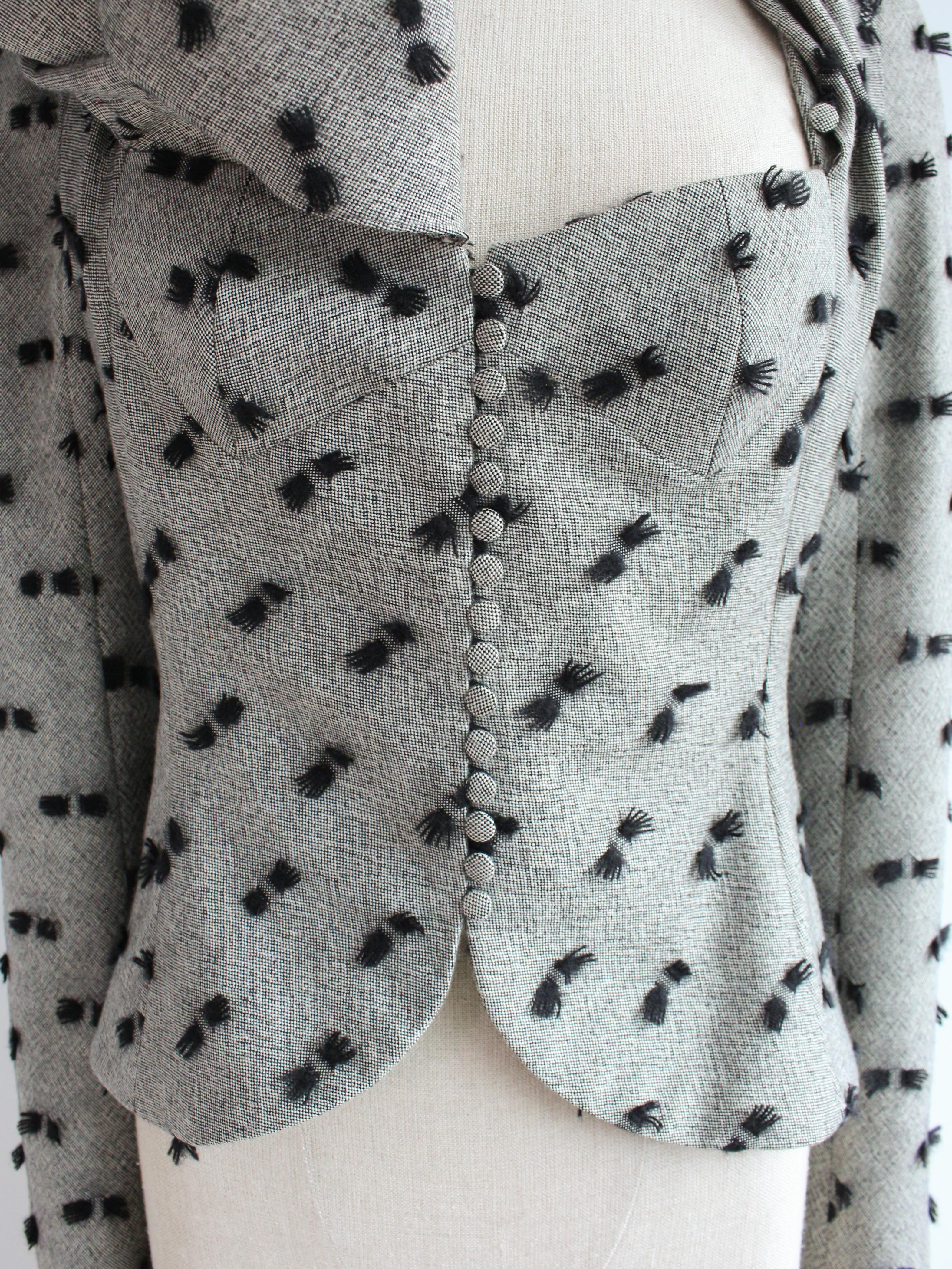 John Galliano Autunno/Inverno 1999 Giacca in lana applicata con drappeggio sul davanti in vendita 14