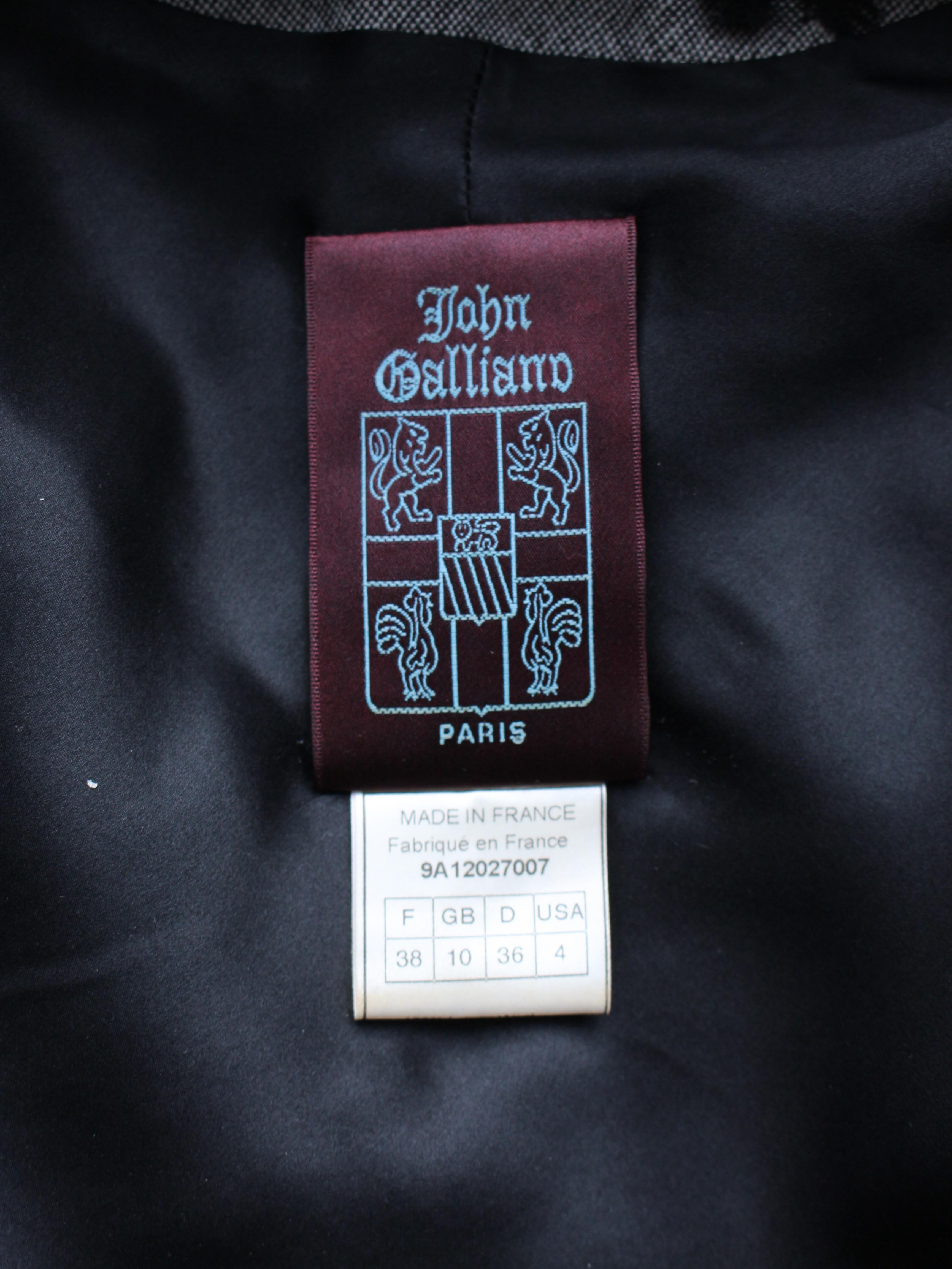 John Galliano Autunno/Inverno 1999 Giacca in lana applicata con drappeggio sul davanti in vendita 3