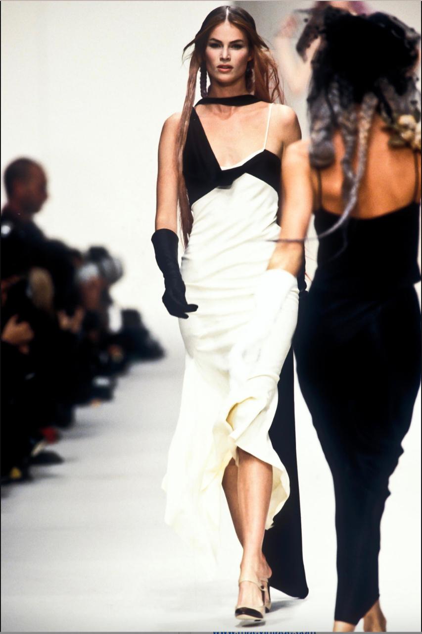 Robe-culotte coupée en biais John Galliano, P/E 1994 12