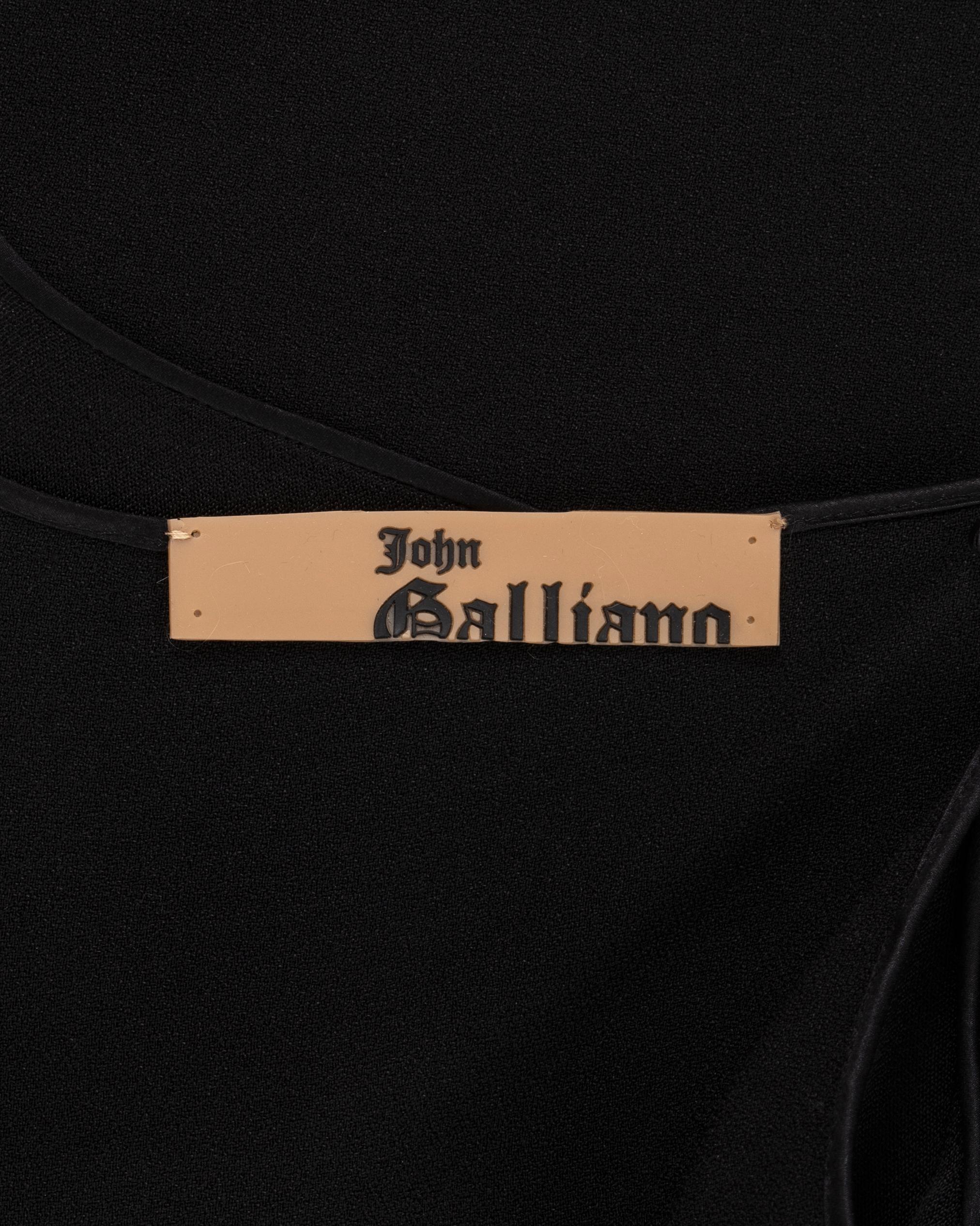 Schwarzes, schräg geschnittenes, besticktes Abendkleid aus Crêpe von John Galliano, H/W 2004 im Angebot 6