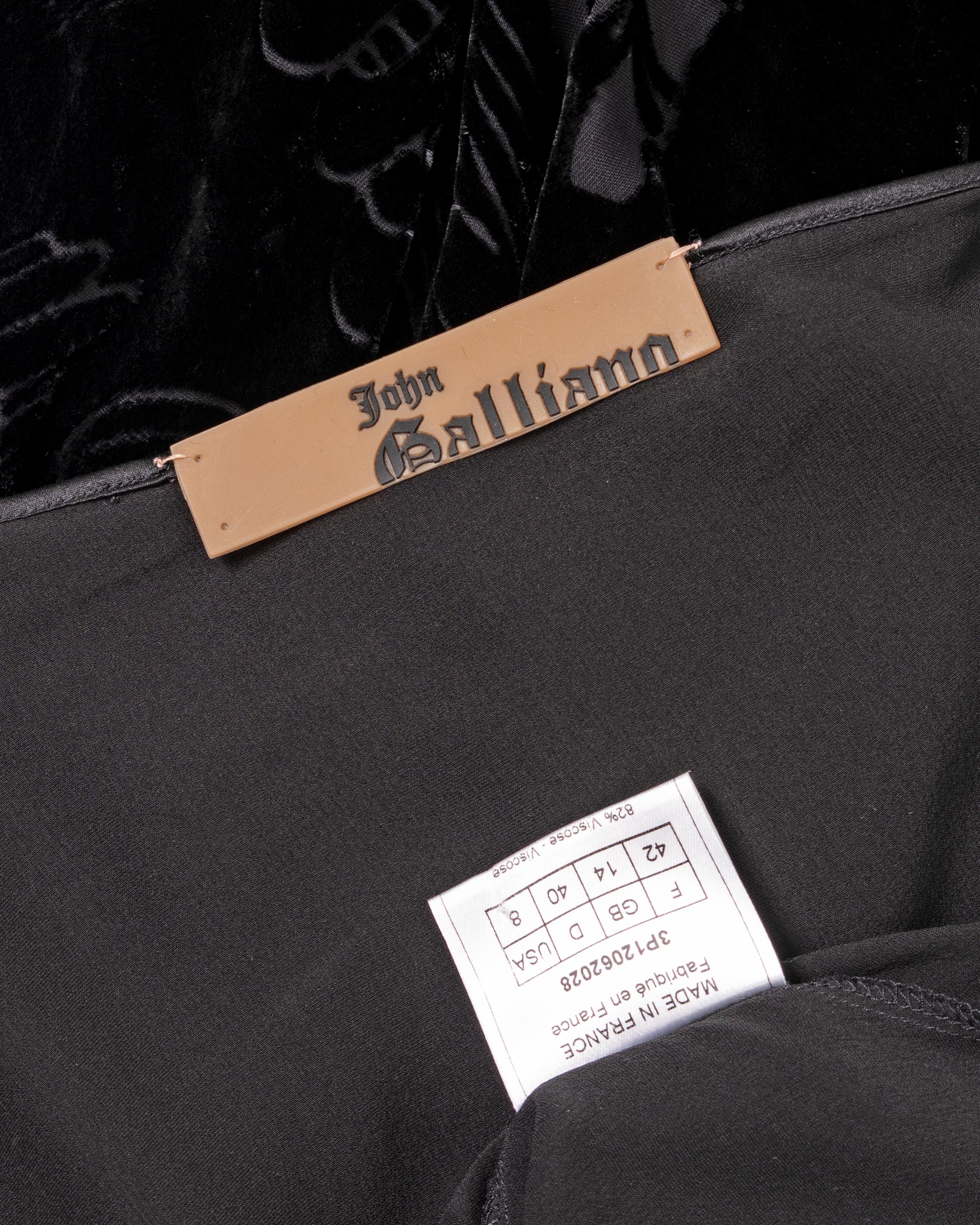 John Galliano - Robe de soirée en velours noir coupé en biais avec traîne, printemps-été 2003 en vente 7