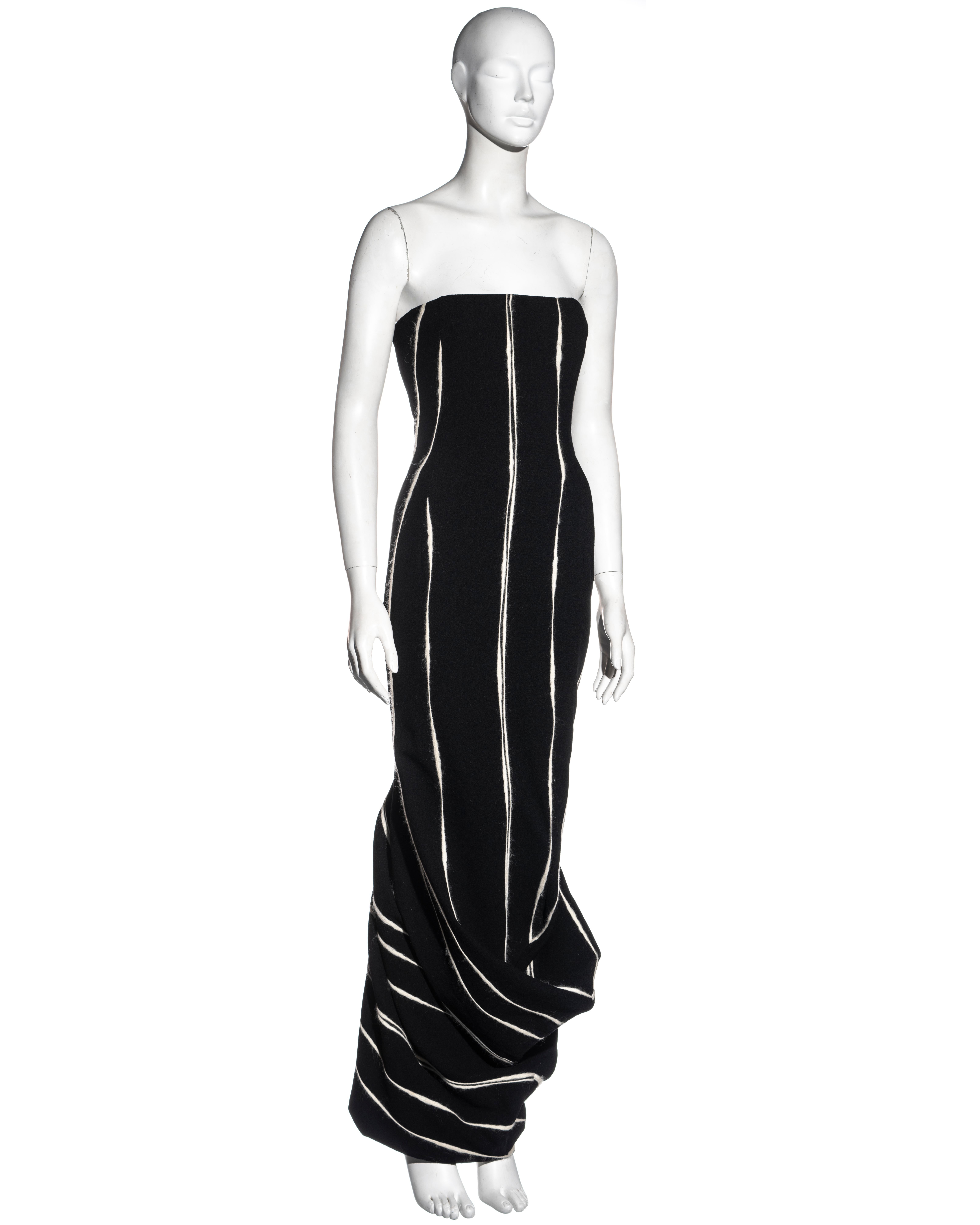 John Galliano vestido de tirantes de crêpe negro con rayas de mohair blanco, fw 1995 Negro