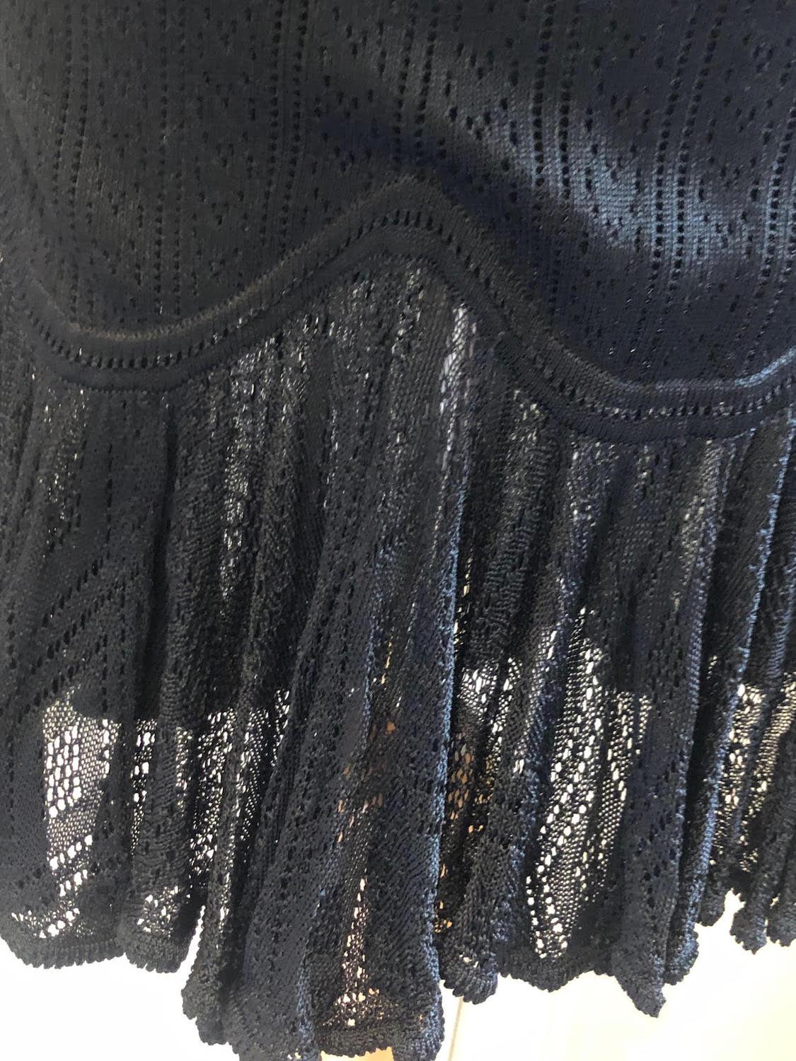 JOHN GALLIANO - Robe de soirée en dentelle noire tricotée, longueur moyenne, circa 1998 en vente 4