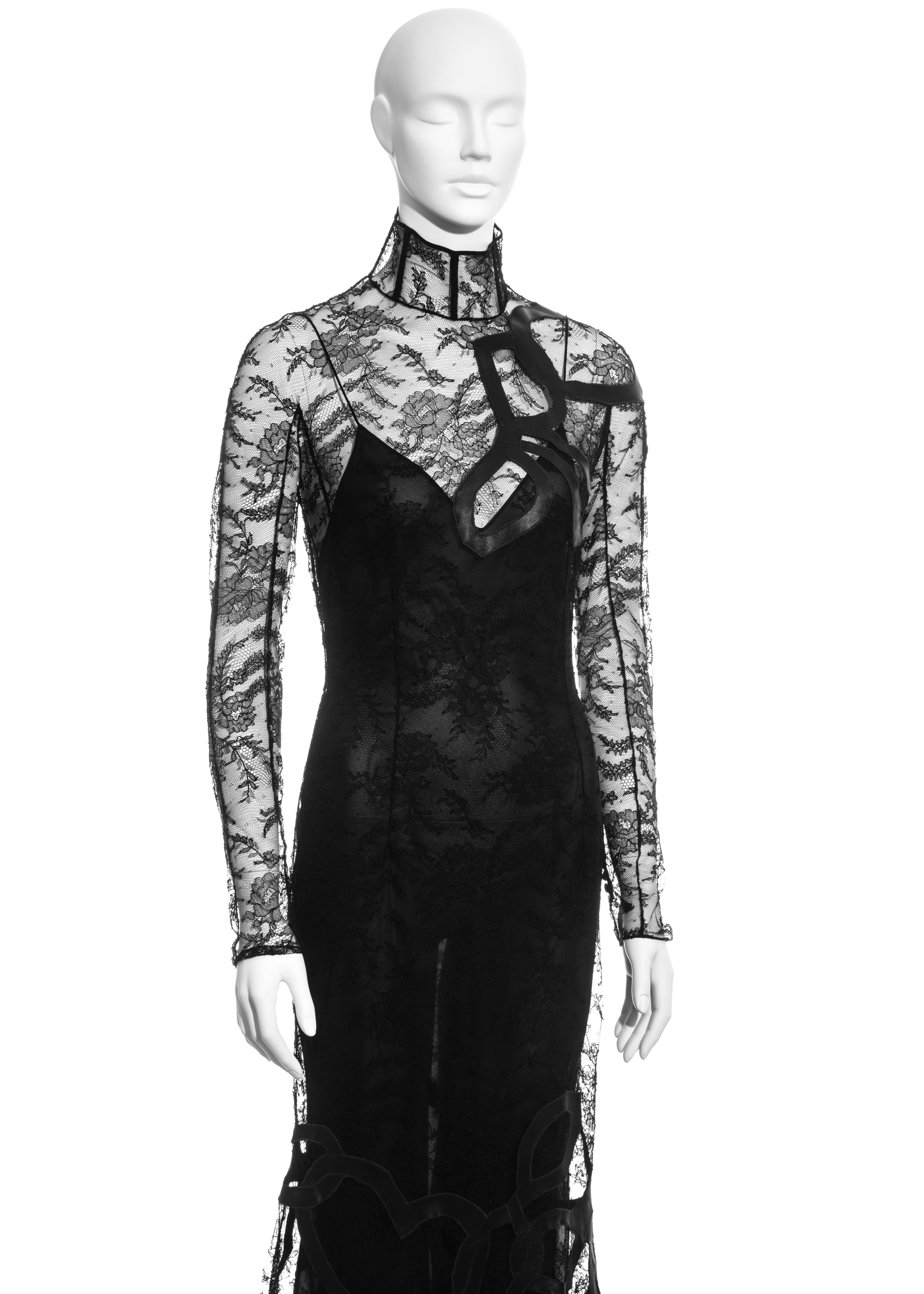 Robe de soirée à manches longues en dentelle et cuir noir John Galliano, saison 2001 Pour femmes en vente
