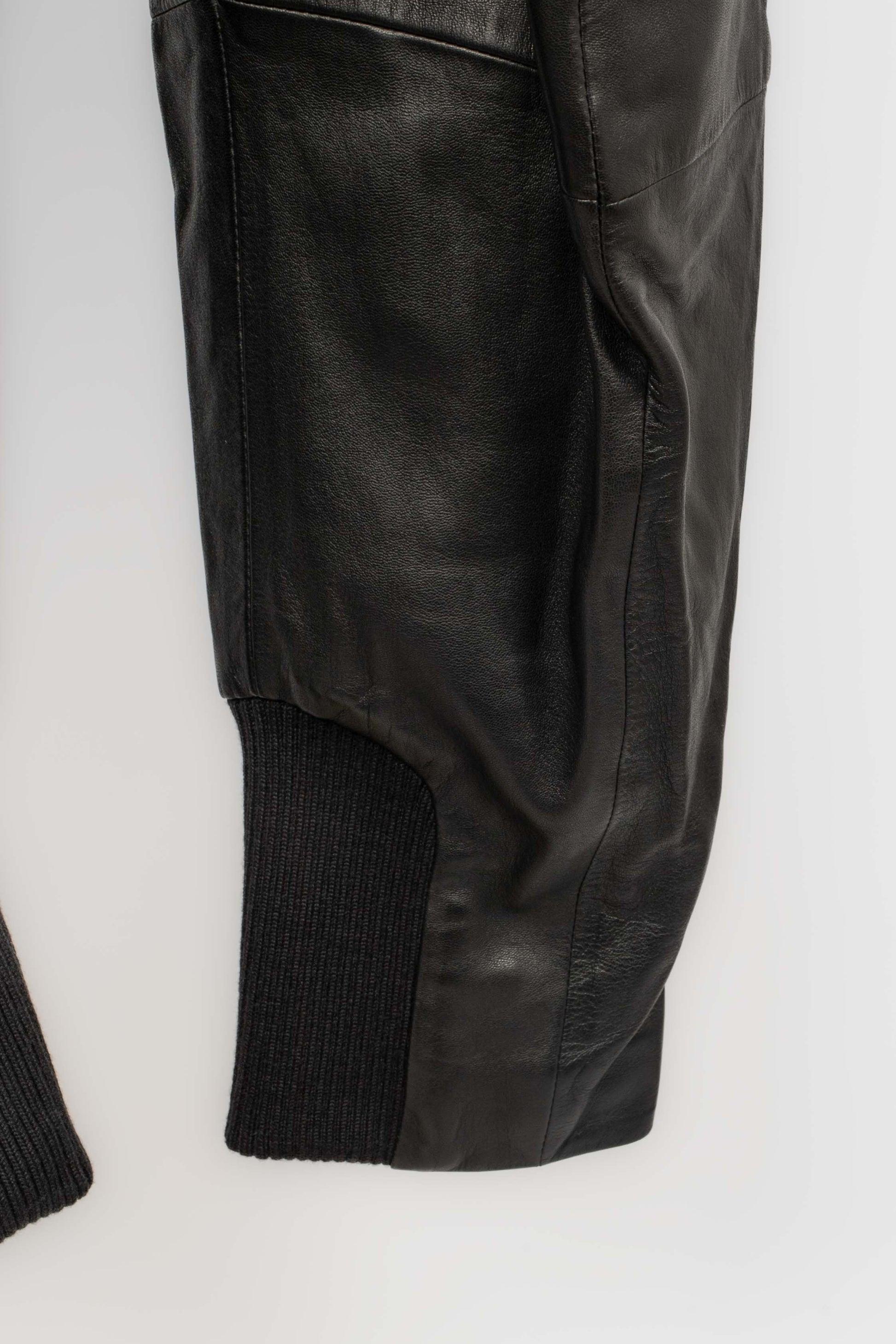 John Galliano Capri-Hose aus schwarzem Lammleder im Angebot 1