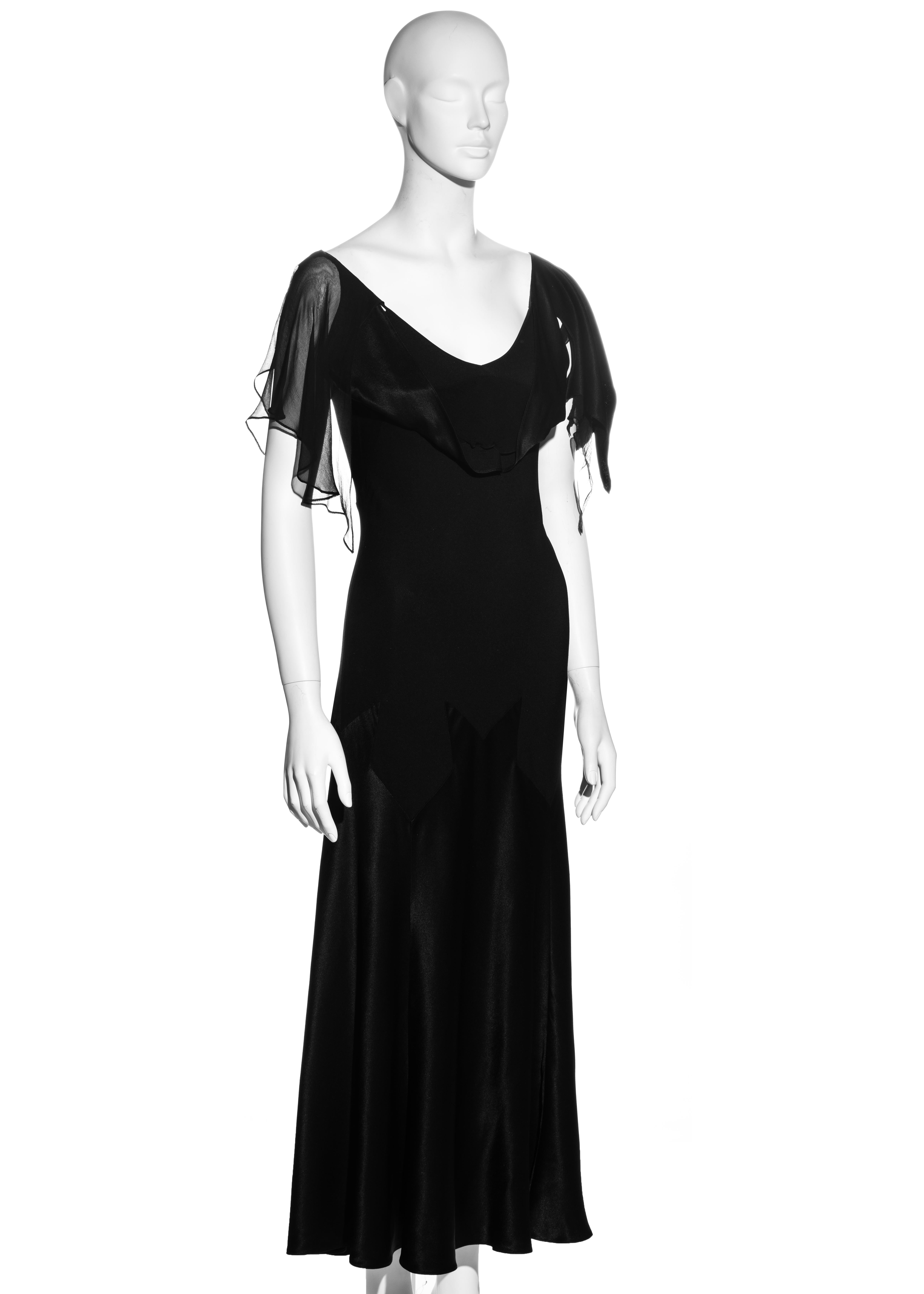 John Galliano - Robe de soirée en crêpe noire à dos en satin, automne-hiver 1994 Pour femmes en vente