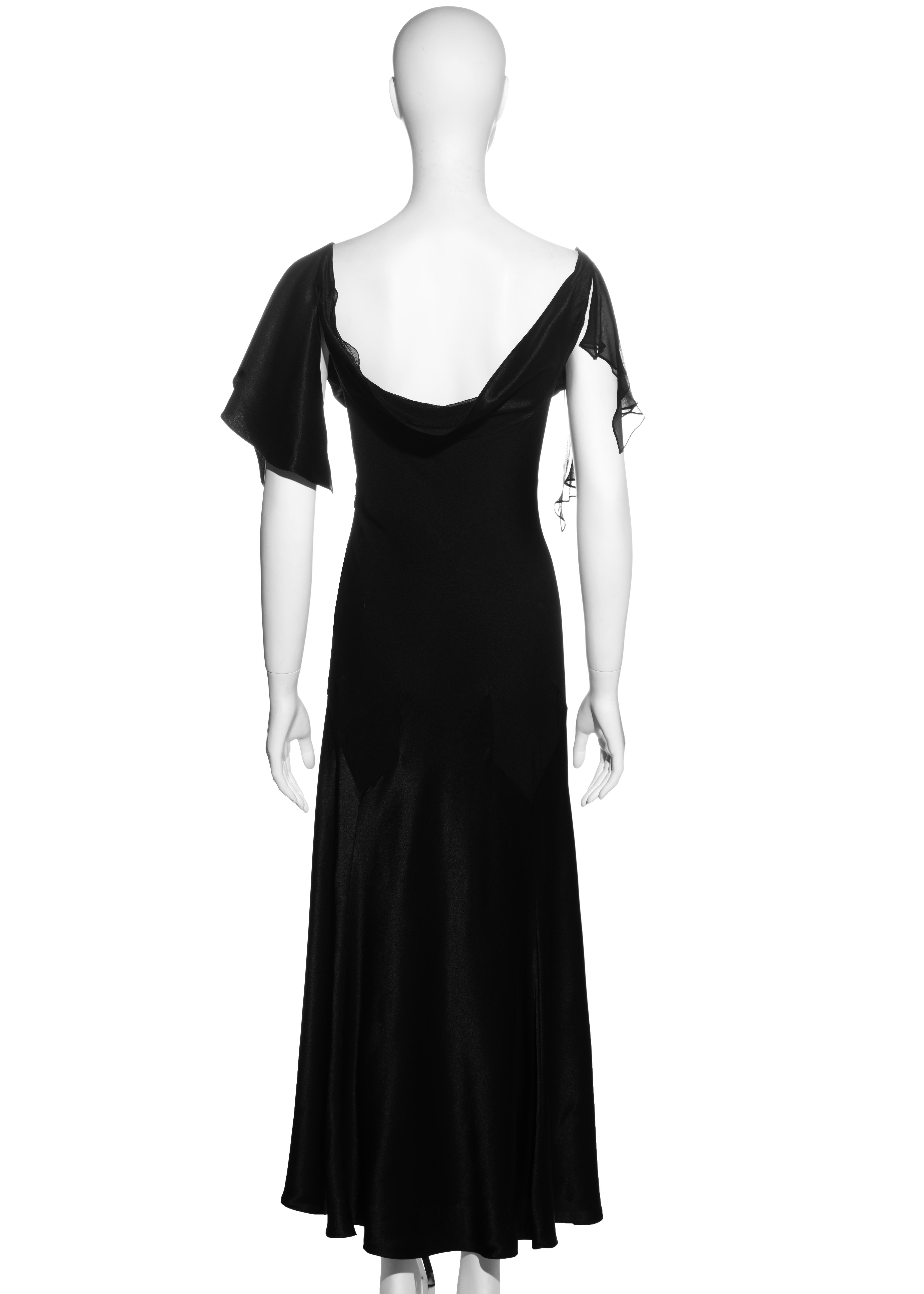 John Galliano - Robe de soirée en crêpe noire à dos en satin, automne-hiver 1994 en vente 4