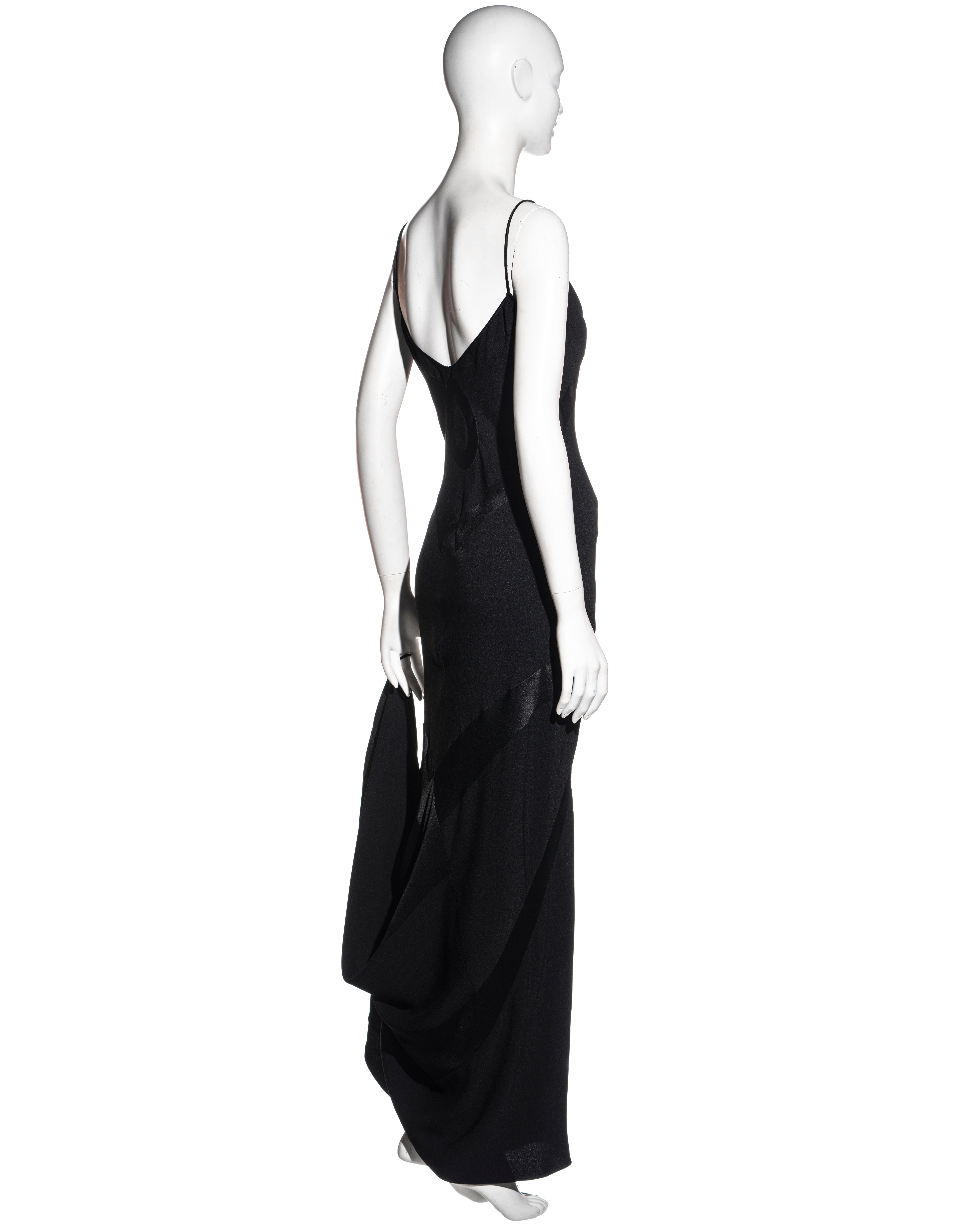 John Galliano vestido de noche formado de crepé negro satinado, ss 1995 5