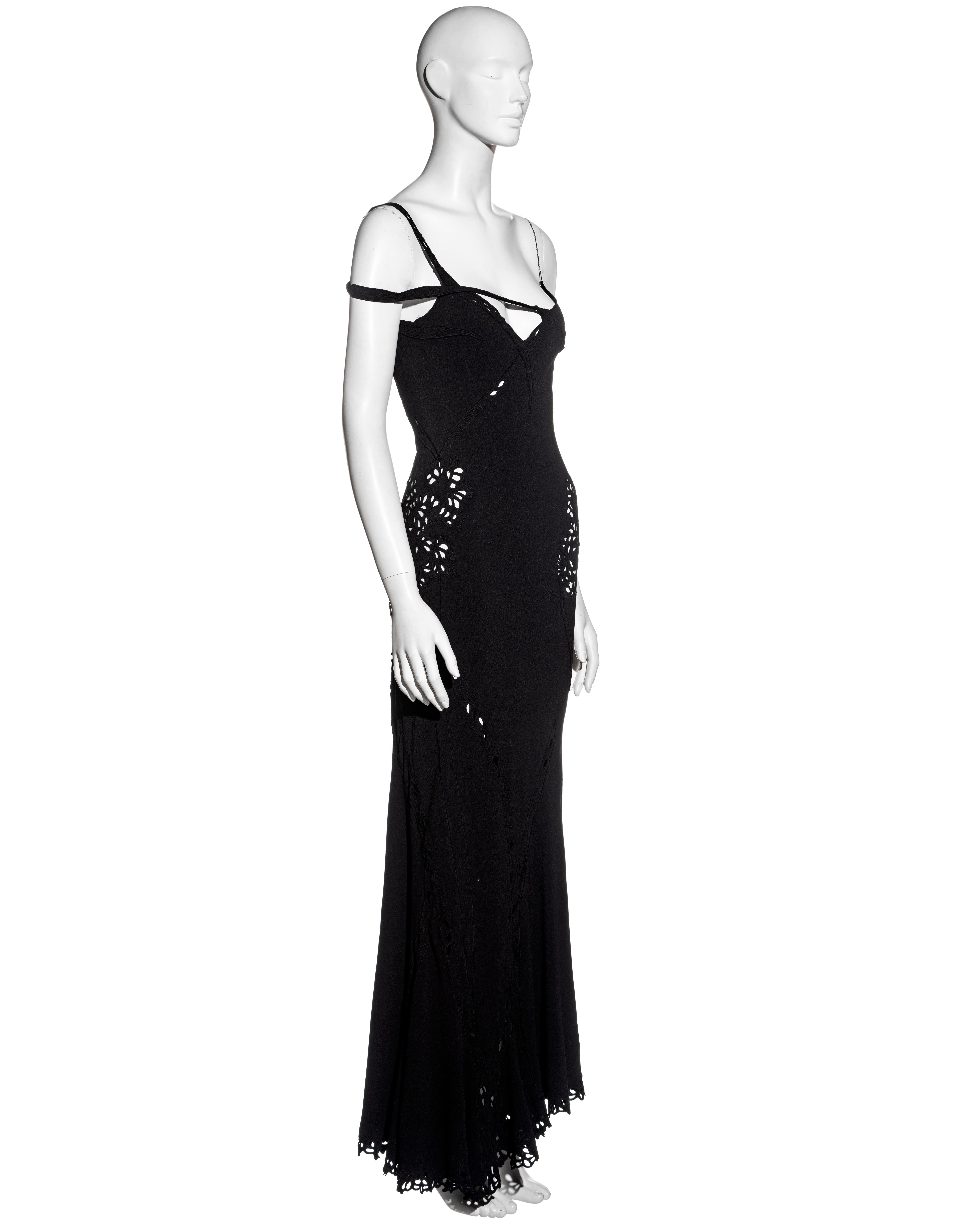 John Galliano vestido de noche de crepé de seda negro con tirantes de cadena, ss 1996 3