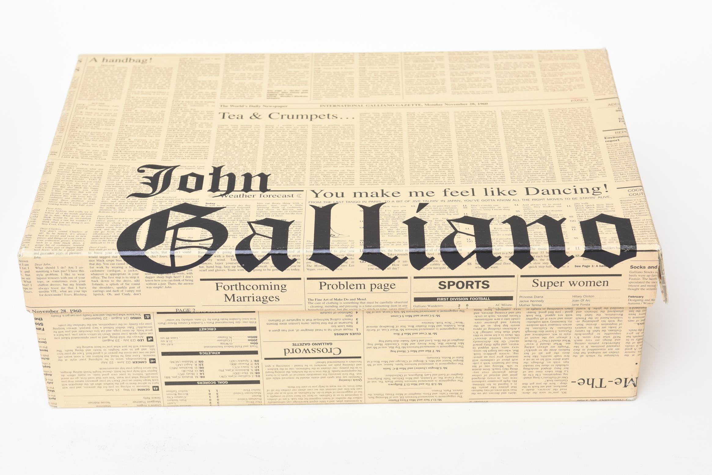 John Galliano - Chaussures en soie noire à lacets et à talons aiguilles 1