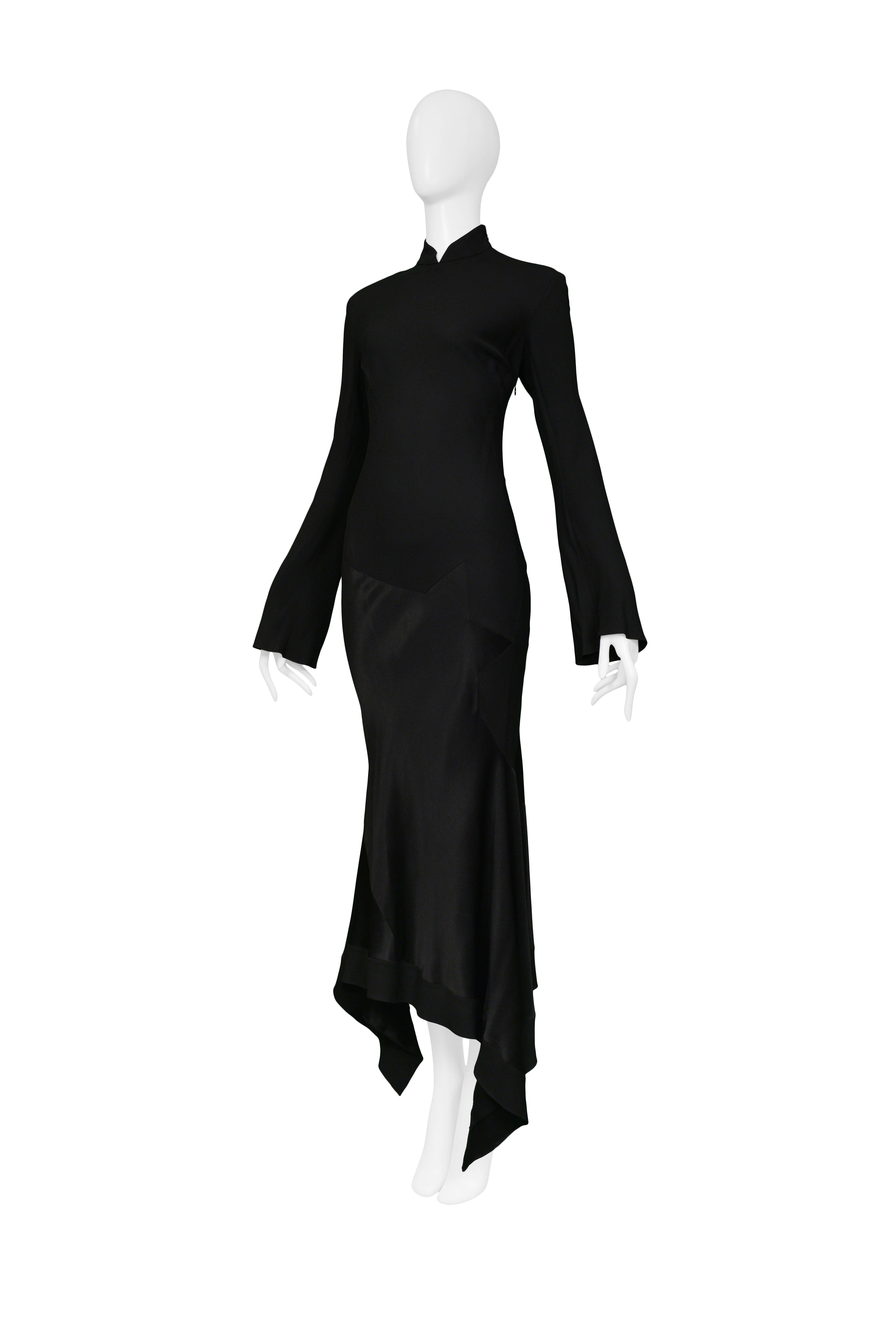 JOHN GALLIANO

BLACK STAR PANEL GOWN 1994-95
Condition : Excellent Vintage Condition
Size : SMALL
John Galliano black crepe dress featuring a traditional mandarin collar, long flare sleeves, asymmetrical hem and silk star panel. Collection Autumn /