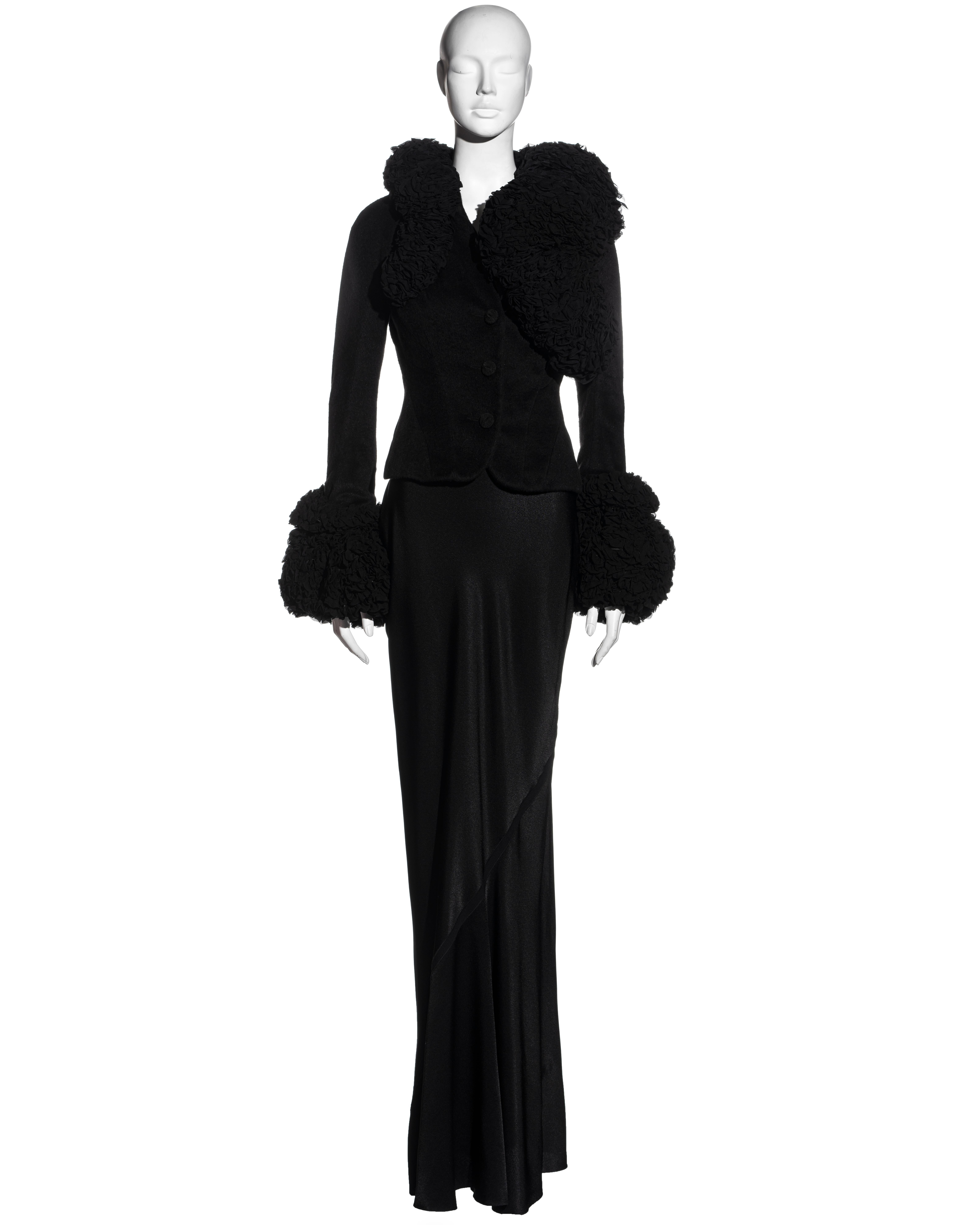 John Galliano Schwarze Jacke mit Rüschen aus Wolle und Seide und schräg geschnittener Rock:: fw 1995 Damen