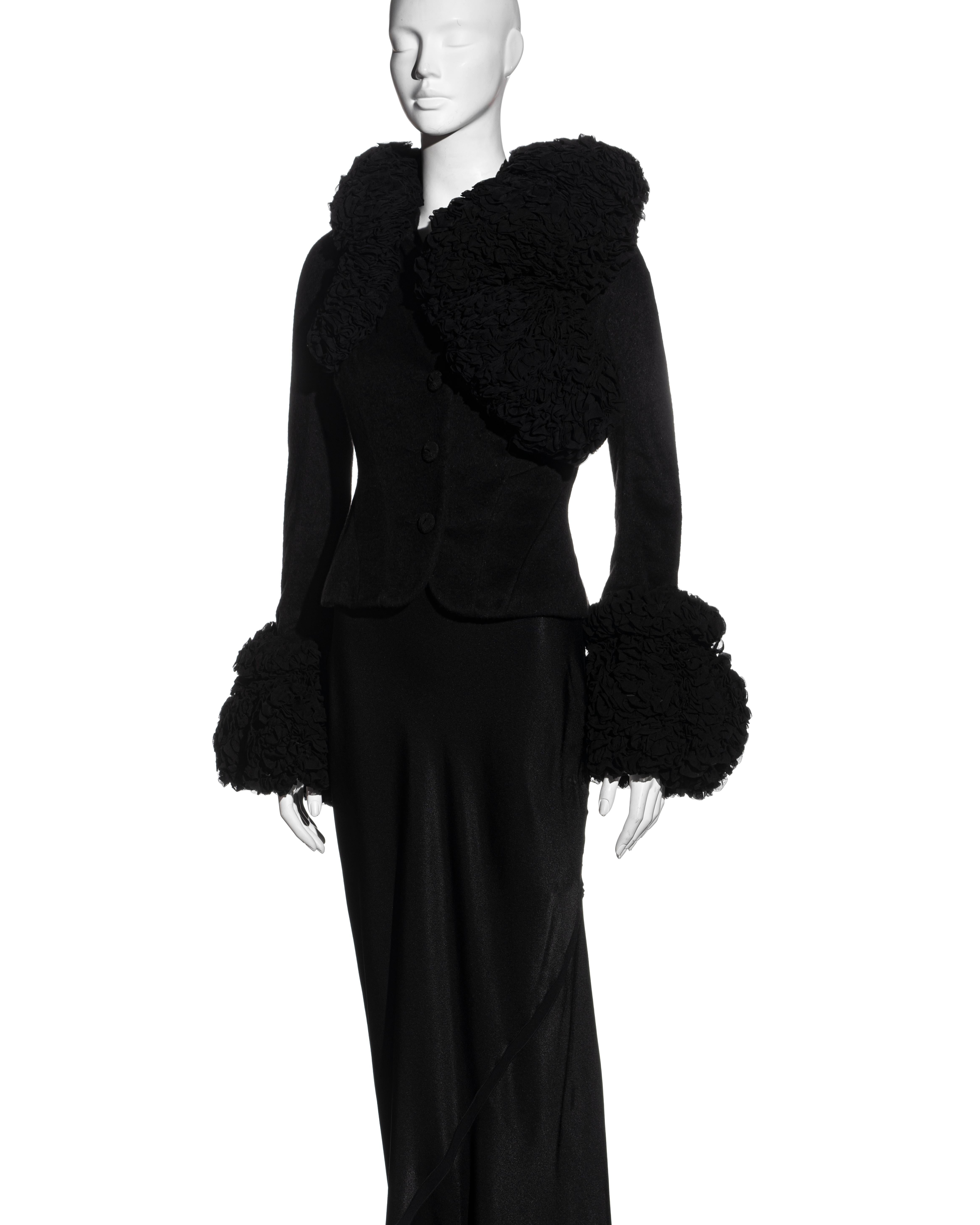 John Galliano Schwarze Jacke mit Rüschen aus Wolle und Seide und schräg geschnittener Rock:: fw 1995 1