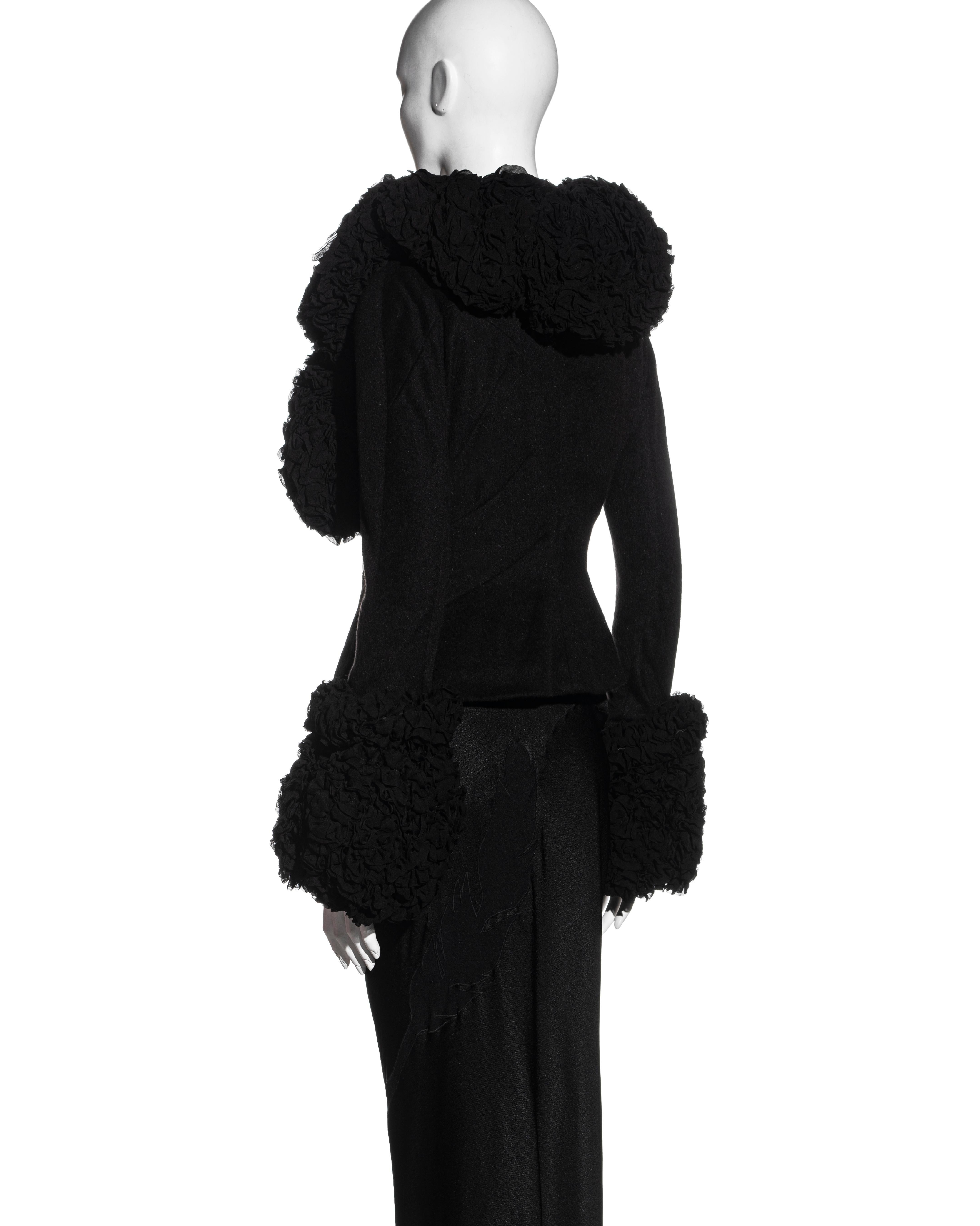 John Galliano Schwarze Jacke mit Rüschen aus Wolle und Seide und schräg geschnittener Rock:: fw 1995 3