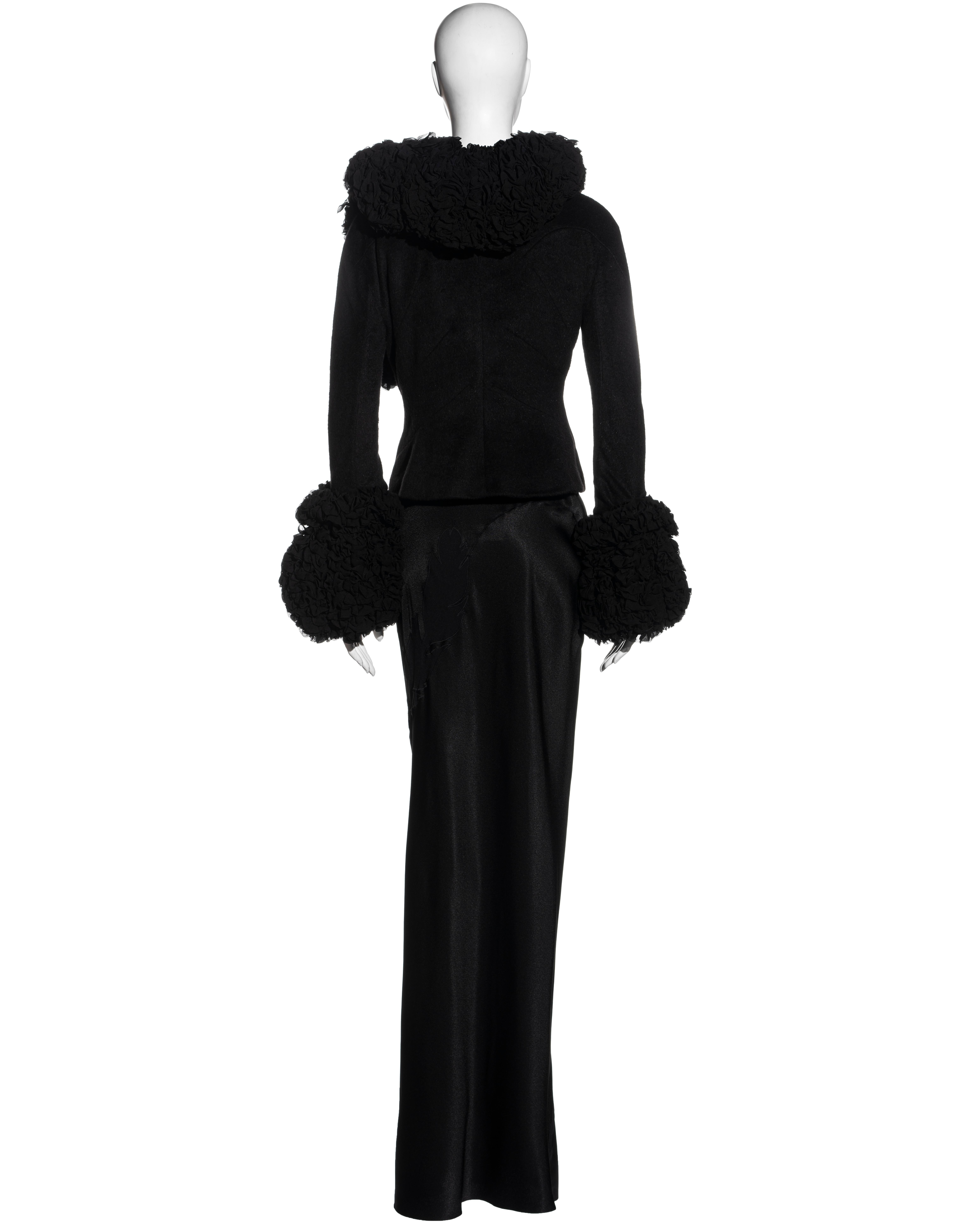 John Galliano Schwarze Jacke mit Rüschen aus Wolle und Seide und schräg geschnittener Rock:: fw 1995 5
