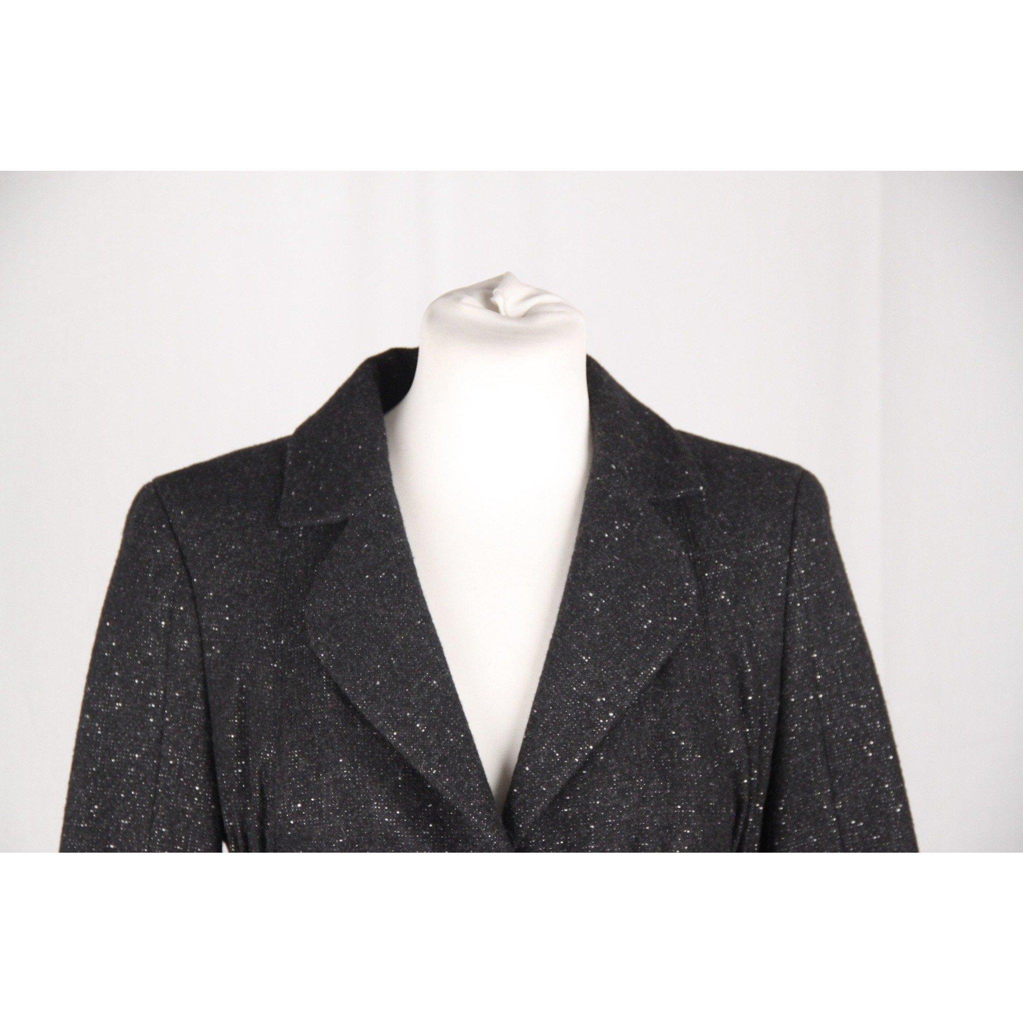 Material: 70% pure virgin wool, 17% cashmere, 7% nylon, 6% cotton Color / Effect: Black Main Closure: Button closure on the front Internal lining (color, fabric): Black silk lining Size: 38 FR, 42 I, 6 USA (The size shown for this item is the size