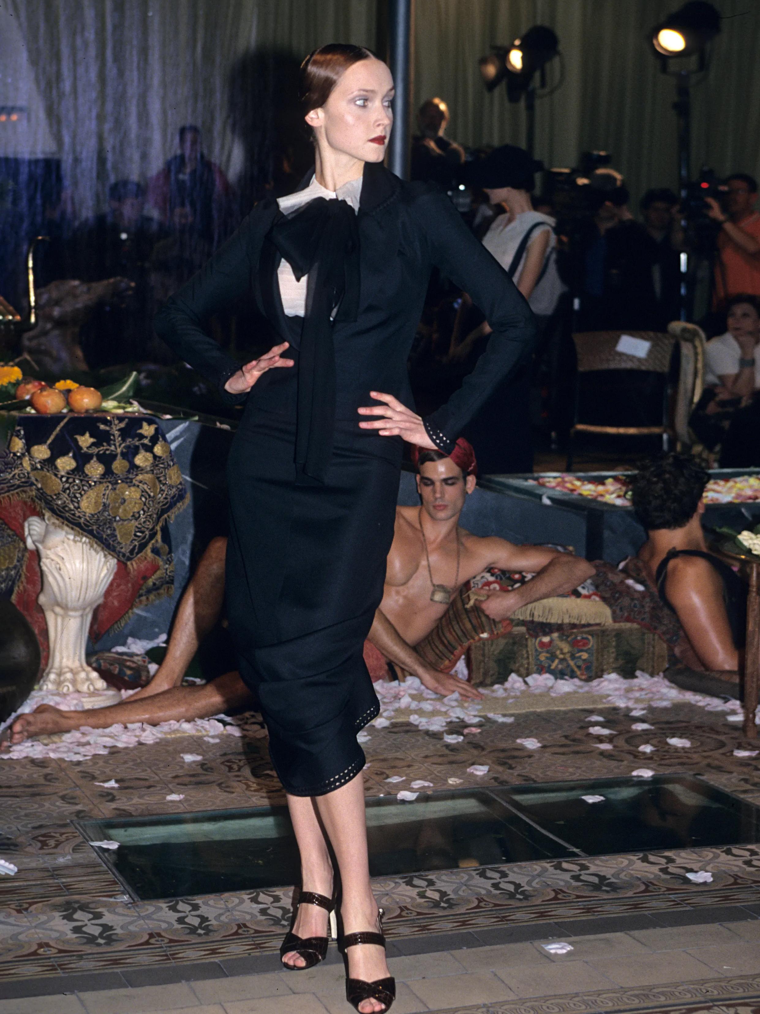 John Galliano Black Wool Linen Draped Blazer and Skirt Suit Ensemble, SS 1999 In condizioni ottime in vendita a London, GB