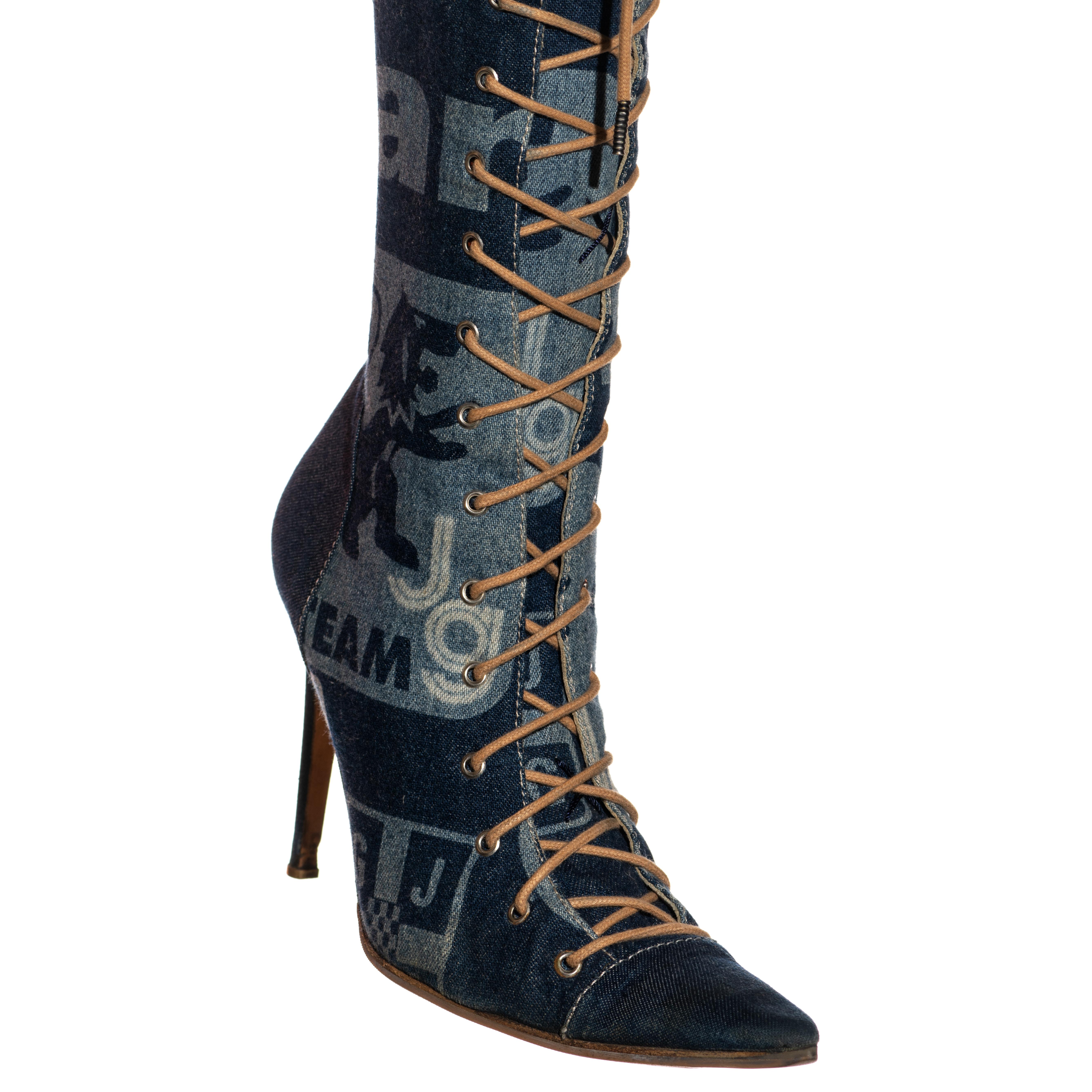 Kniehohe Stiefel aus blauem Denim von John Galliano mit Schnürung, ss 2002 (Schwarz)