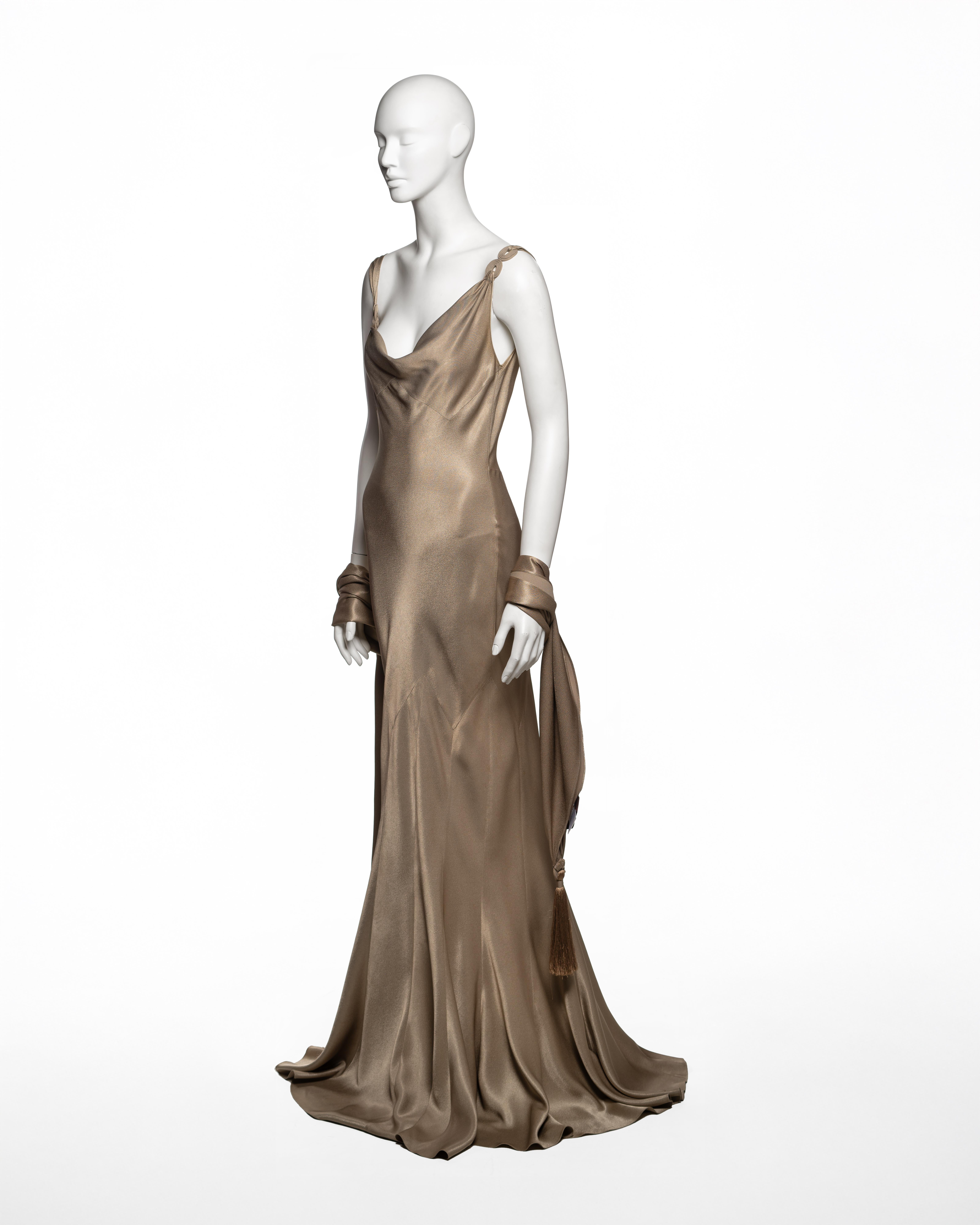 John Galliano Bronze Schrägschnitt-Satin-Abendkleid und Fransenschal, SS 2000 im Angebot 8