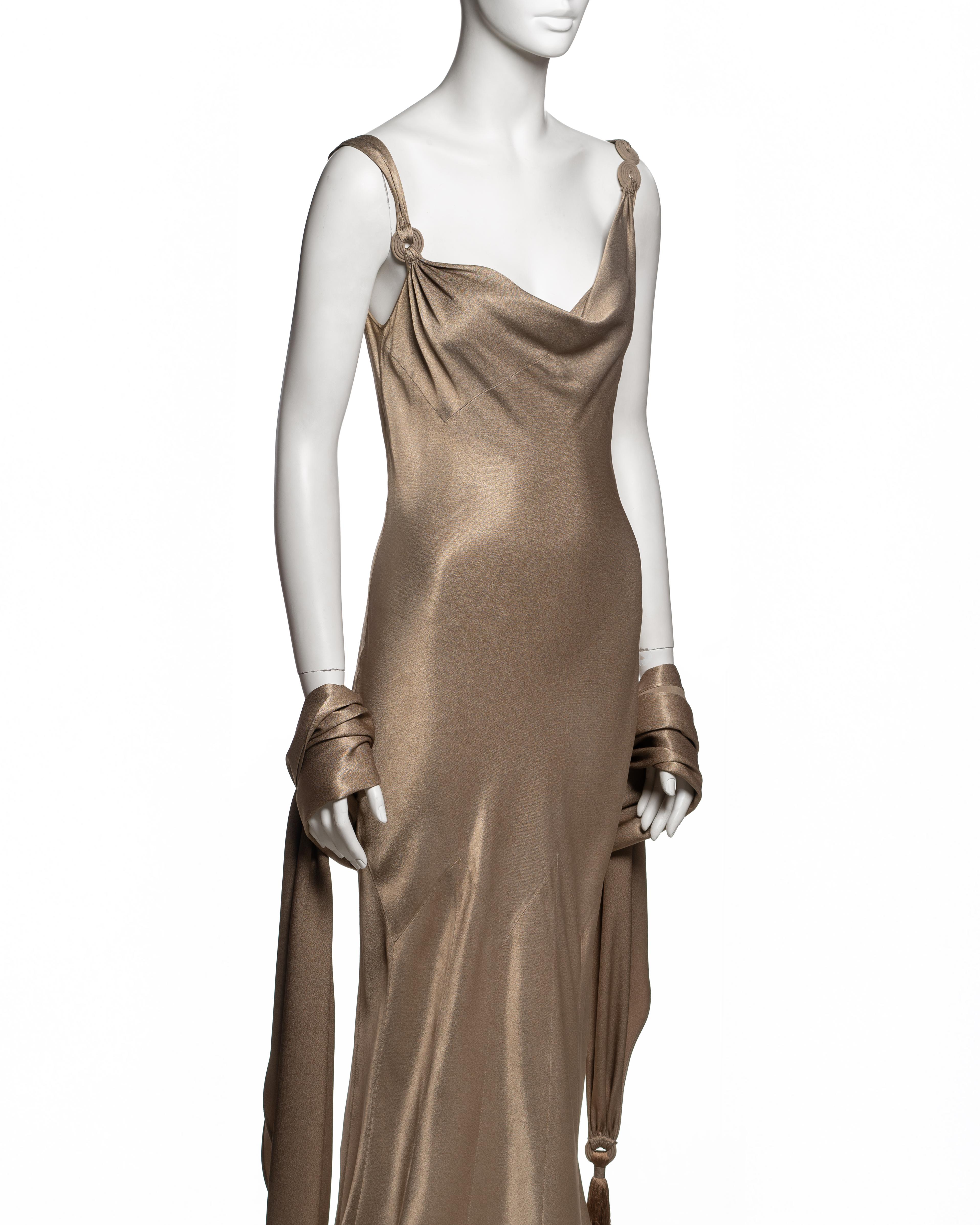 John Galliano Bronze Schrägschnitt-Satin-Abendkleid und Fransenschal, SS 2000 im Angebot 3