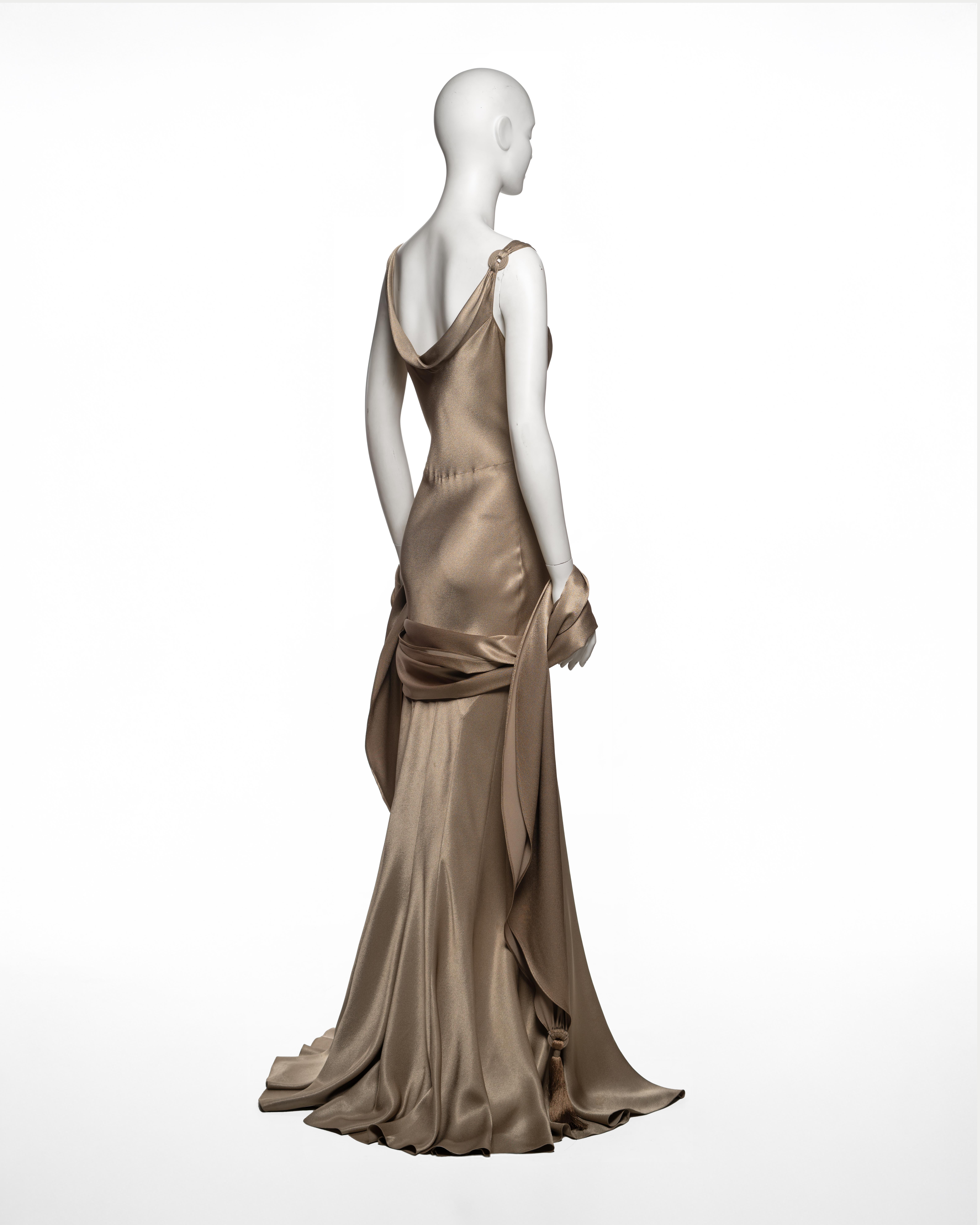 John Galliano Bronze Schrägschnitt-Satin-Abendkleid und Fransenschal, SS 2000 im Angebot 4