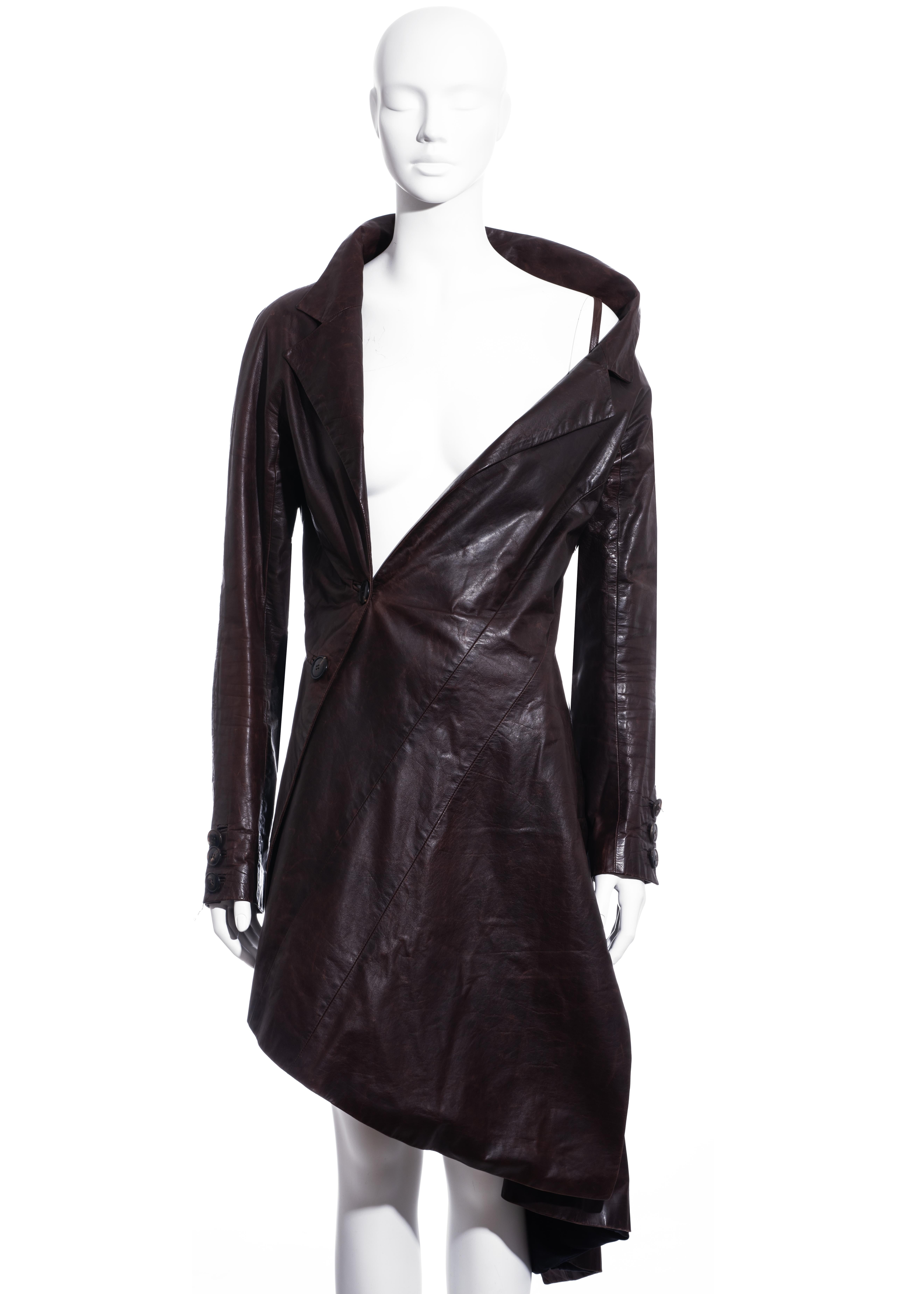 John Galliano - veste à épaulettes en cuir brun torsadé, fw 2000 Pour femmes en vente