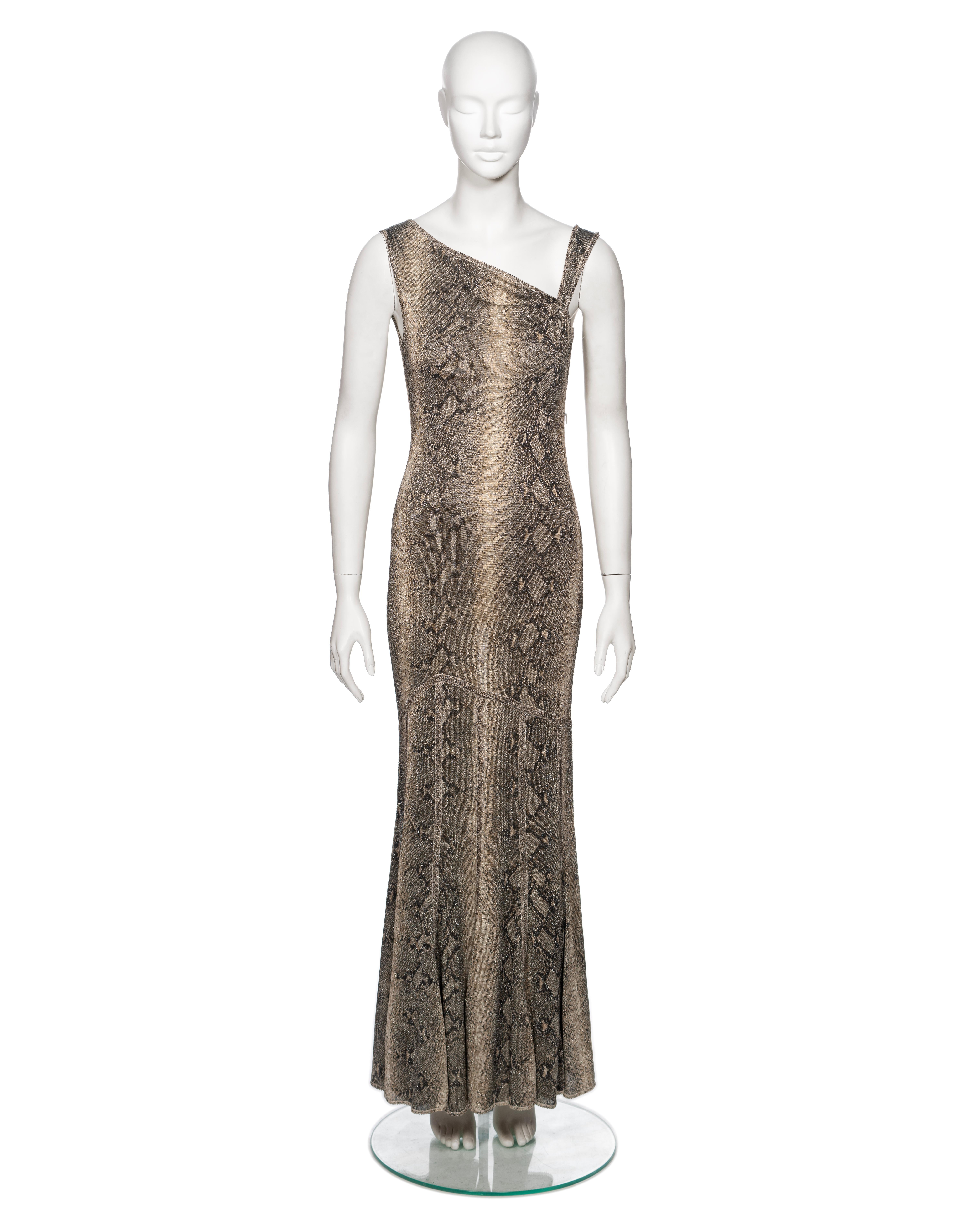 ▪ Brand: John Galliano
▪ Creative Director: John Galliano
▪ Collection: Spring-Summer 2000
▪ Sold by: One of a Kind Archive
▪ Fabric: Brown snakeskin print knit jersey of 84% Viscose and 16% Polyester
▪ Details: Asymmetric neckline and shoulder