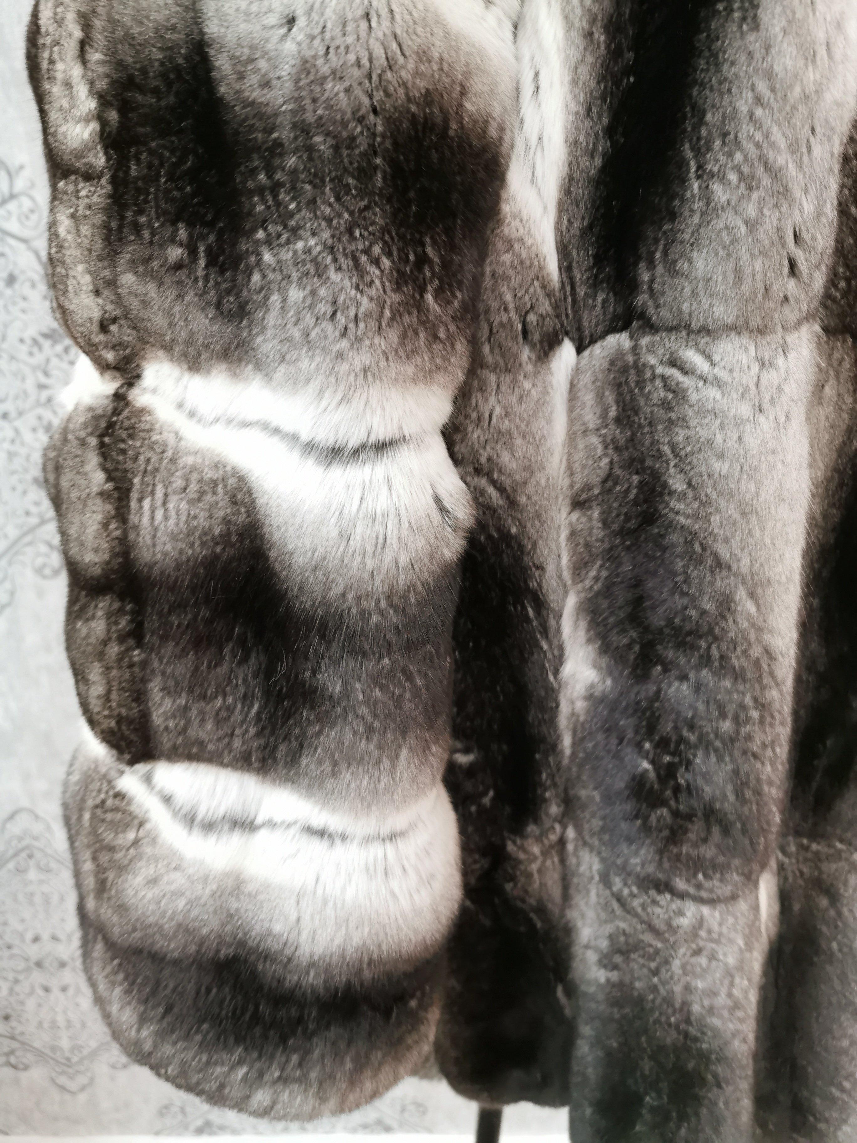 John Galliano Chinchilla Fur Coat (size 16) In Excellent Condition For Sale In Montreal, Quebec