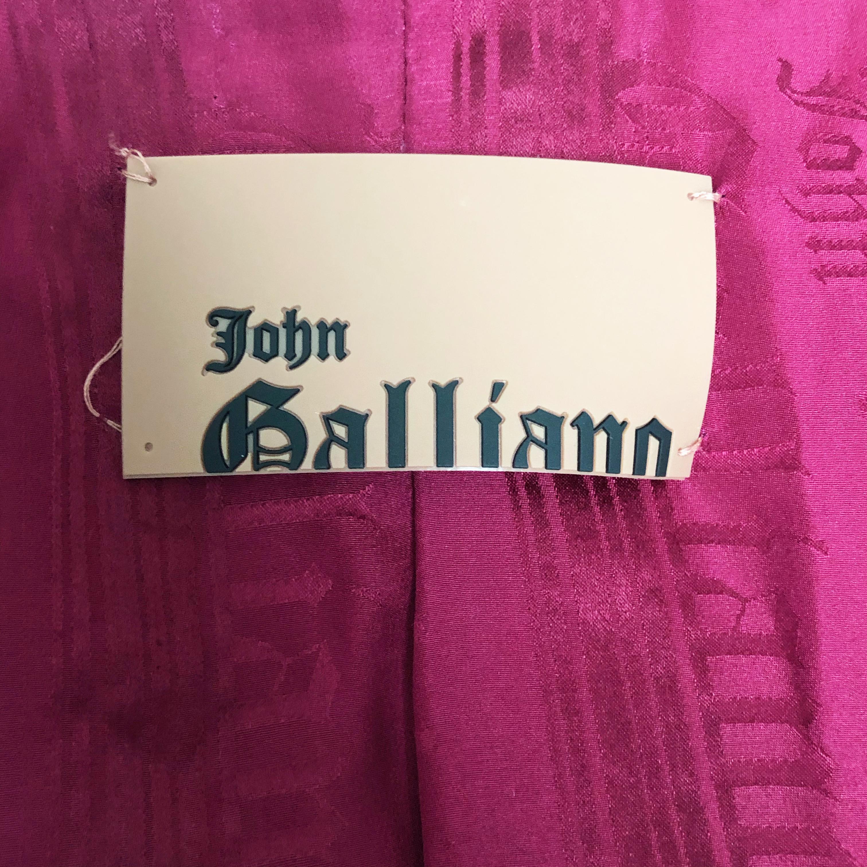 John Galliano Cranberry Seidensamt Jacke mit Schößchen & Glockenärmel Sz 10 Damen