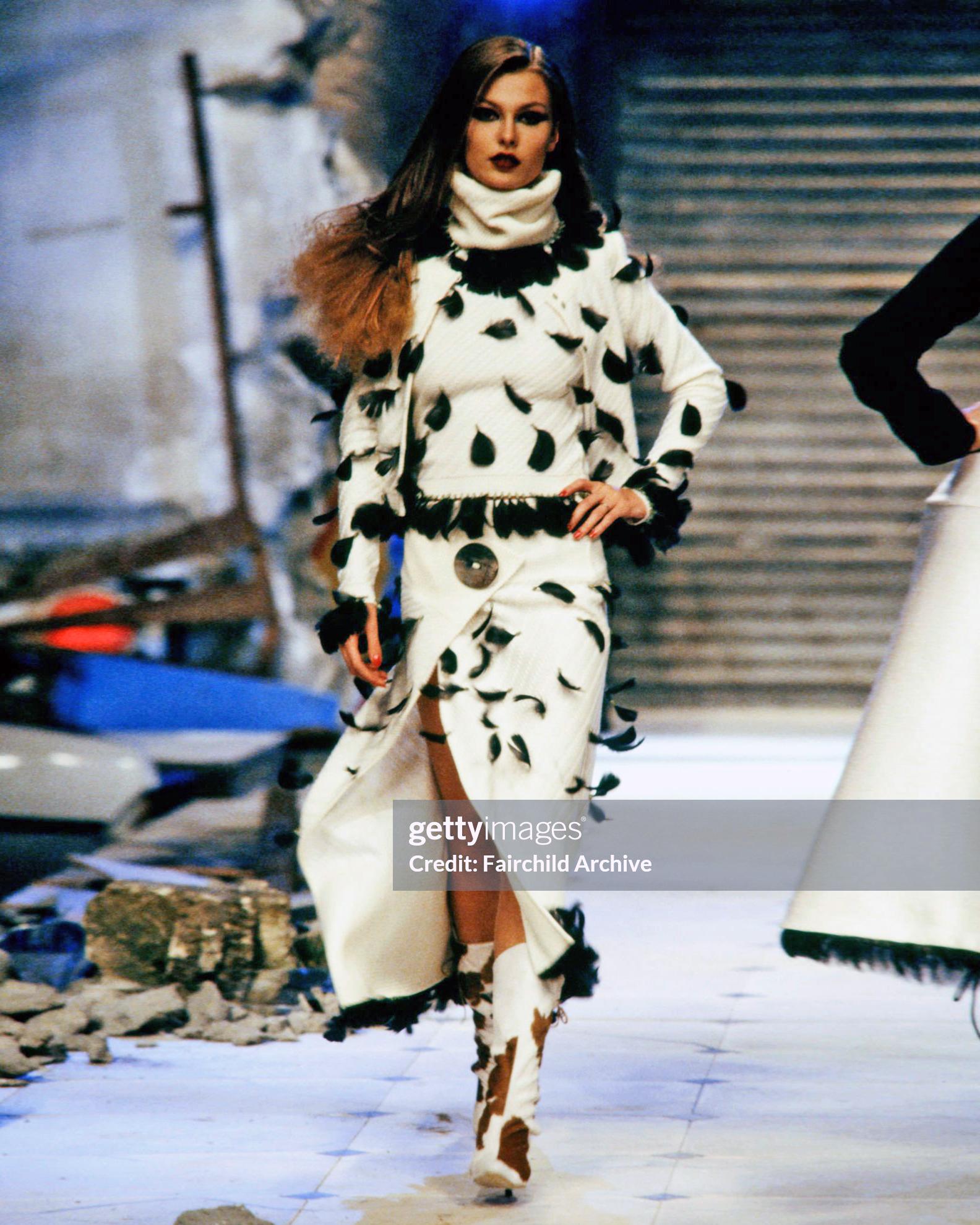 John Galliano Cream Knitted Skirt Suit Adorned With Black Feathers, fw 1999 For Sale 2