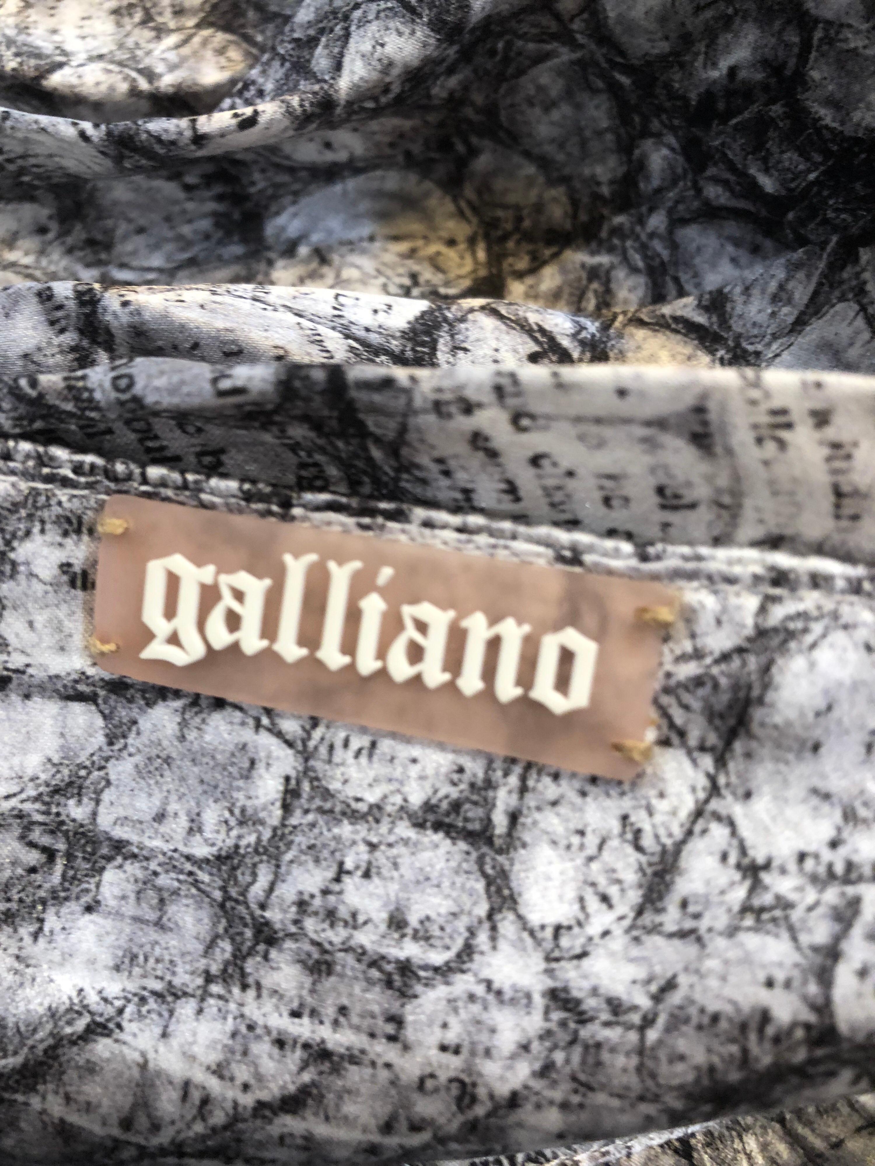 John Galliano pour Gazette Newspaper - Robe en soie noire et blanche, taille 8/10 2005 en vente 11