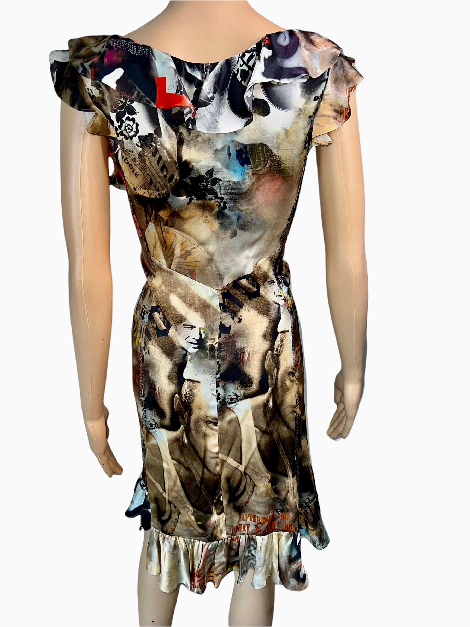 John Galliano Anfang der 2000er Jahre Logo I'm a King Face Portrait Zeitungspapier Gerafftes Seidenslipkleid 

Schlupfkleid aus Seide von John Galliano mit durchgehendem Logoprint, gerüschtem Saum und Ärmelabschlüssen sowie seitlichem