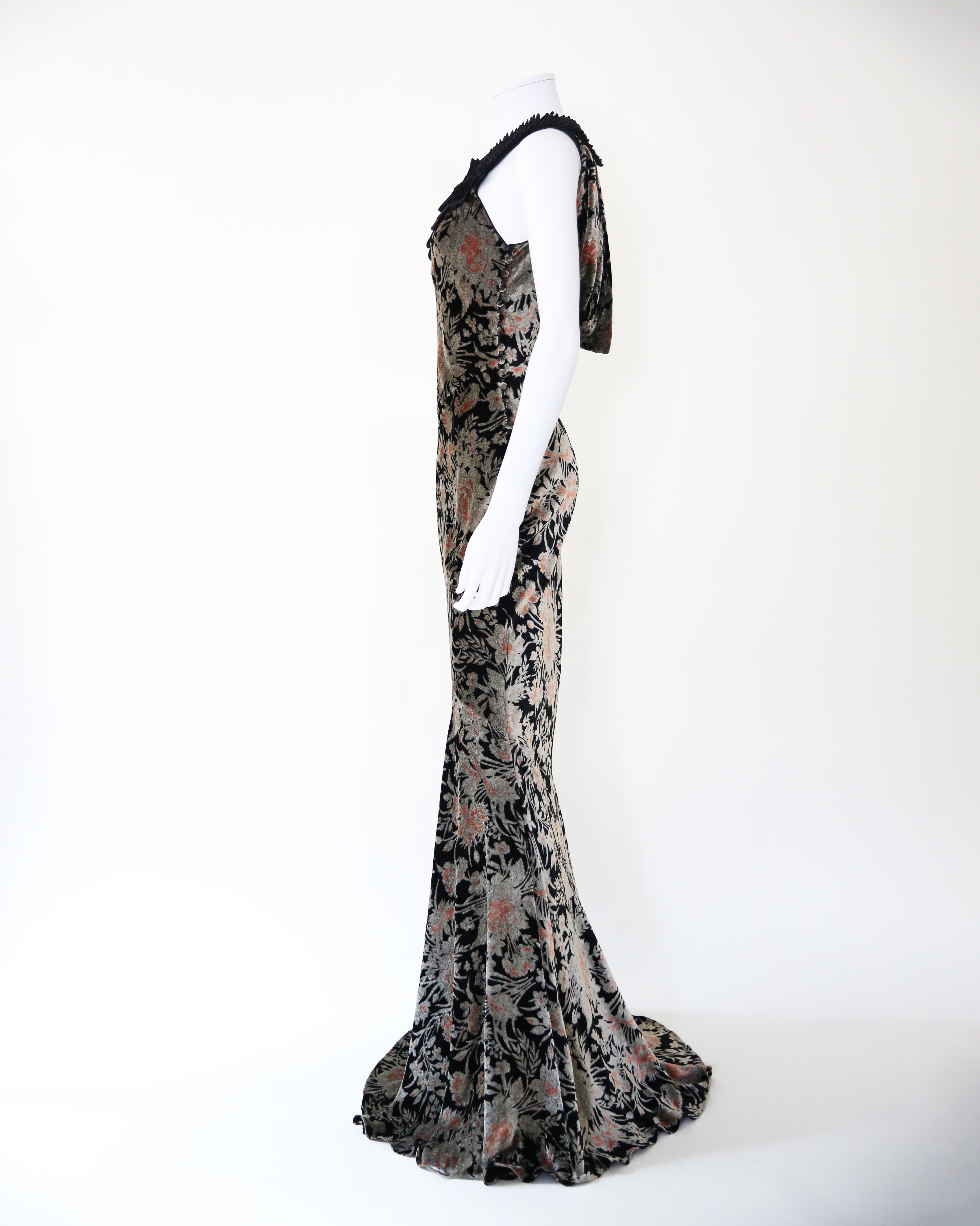 John Galliano A/I 08 abito in velluto floreale nero terracotta senza schienale e drappeggiato in vendita 3