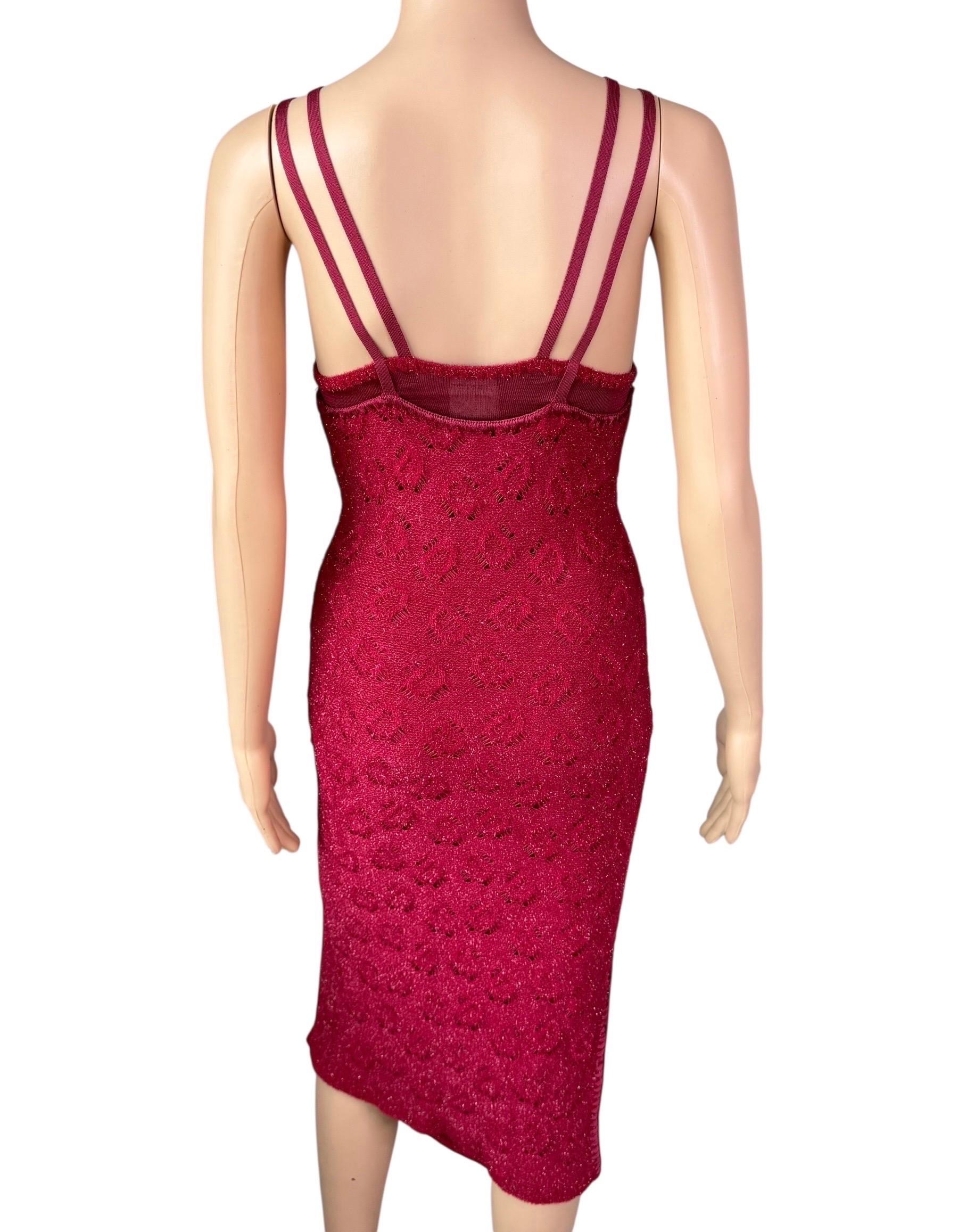 John Galliano F/W 2000 Offener Metallic-Slip Bodycon Midikleid

Zustand: guter Vintage-Zustand, leichte Risse, die beim Tragen nicht auffallen, Größenschild wurde entfernt, passt wie klein.