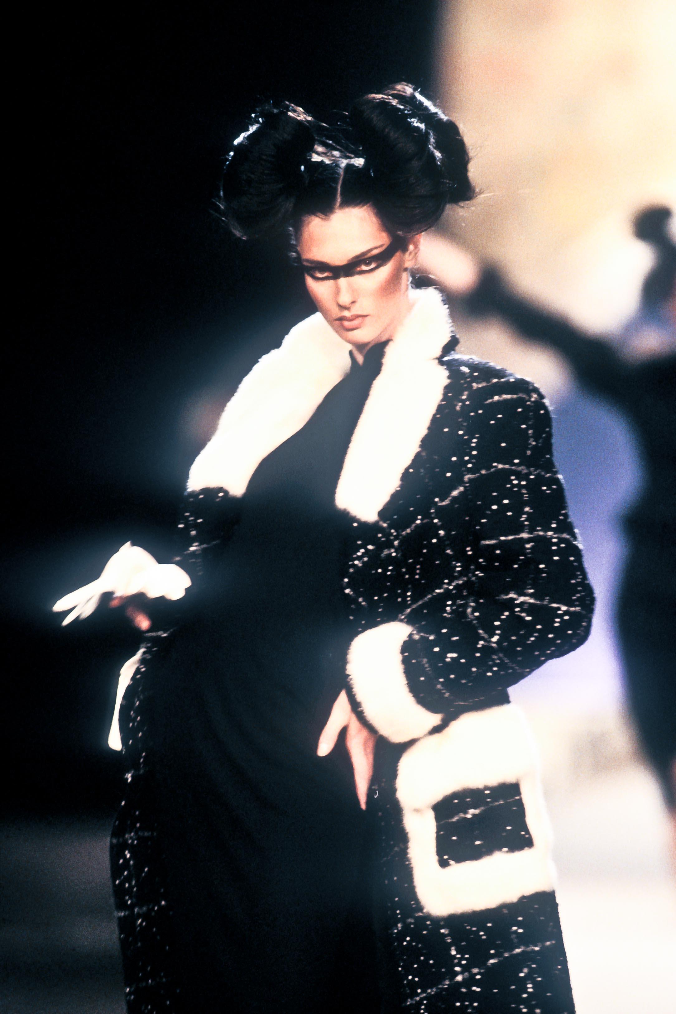 John Galliano F/W96 'Baby Maker' Schwarzes Kleid aus Krepp im Zustand „Hervorragend“ im Angebot in Manchester, GB