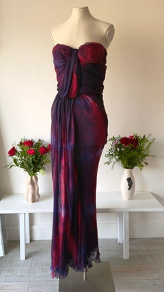 Abito da sera lungo multicolore con effetto tie-dye della collezione Autunno-Inverno 2006 di John Galliano