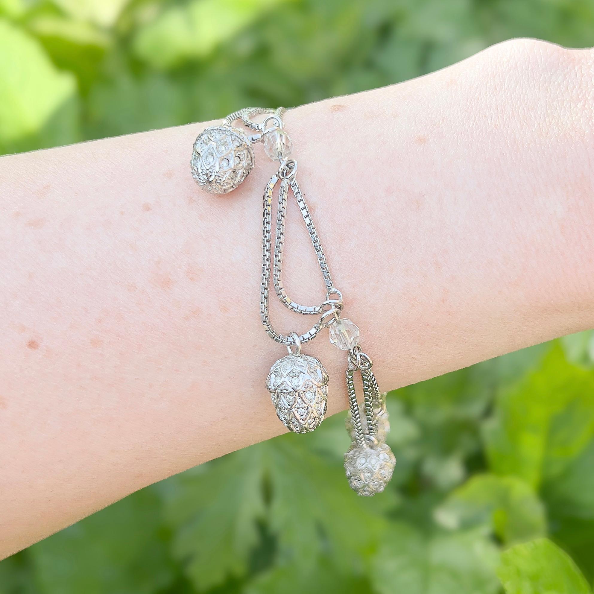 John Galliano für Christian Dior 1990er Jahre Vintage-Armband mit Strass und Eichelanhängern im Zustand „Hervorragend“ im Angebot in Skelmersdale, GB