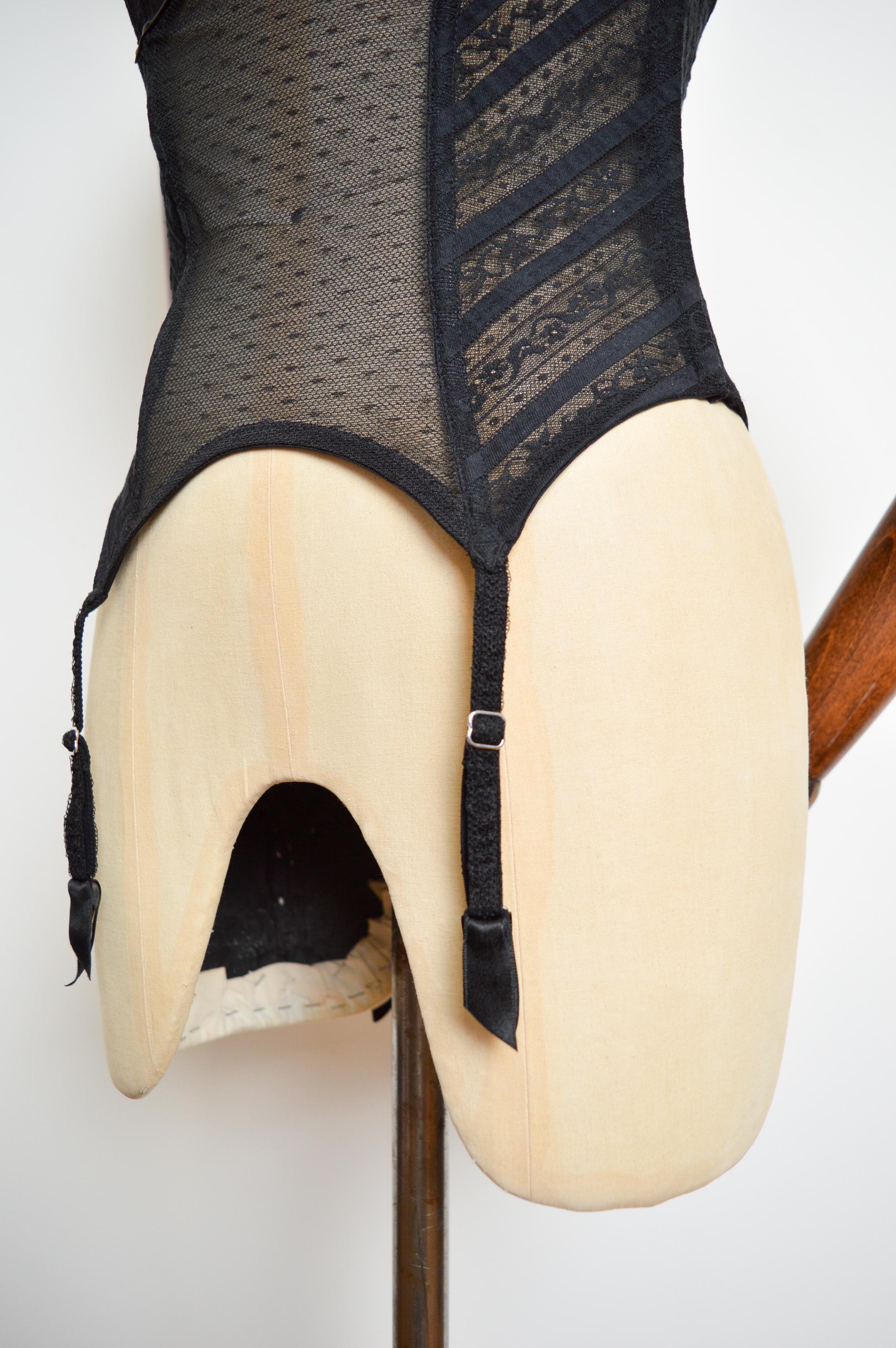 John Galliano for Christian Dior Schwarzes Spitzen-Dentelle-Korsett - Bustier um 2006 im Angebot 7