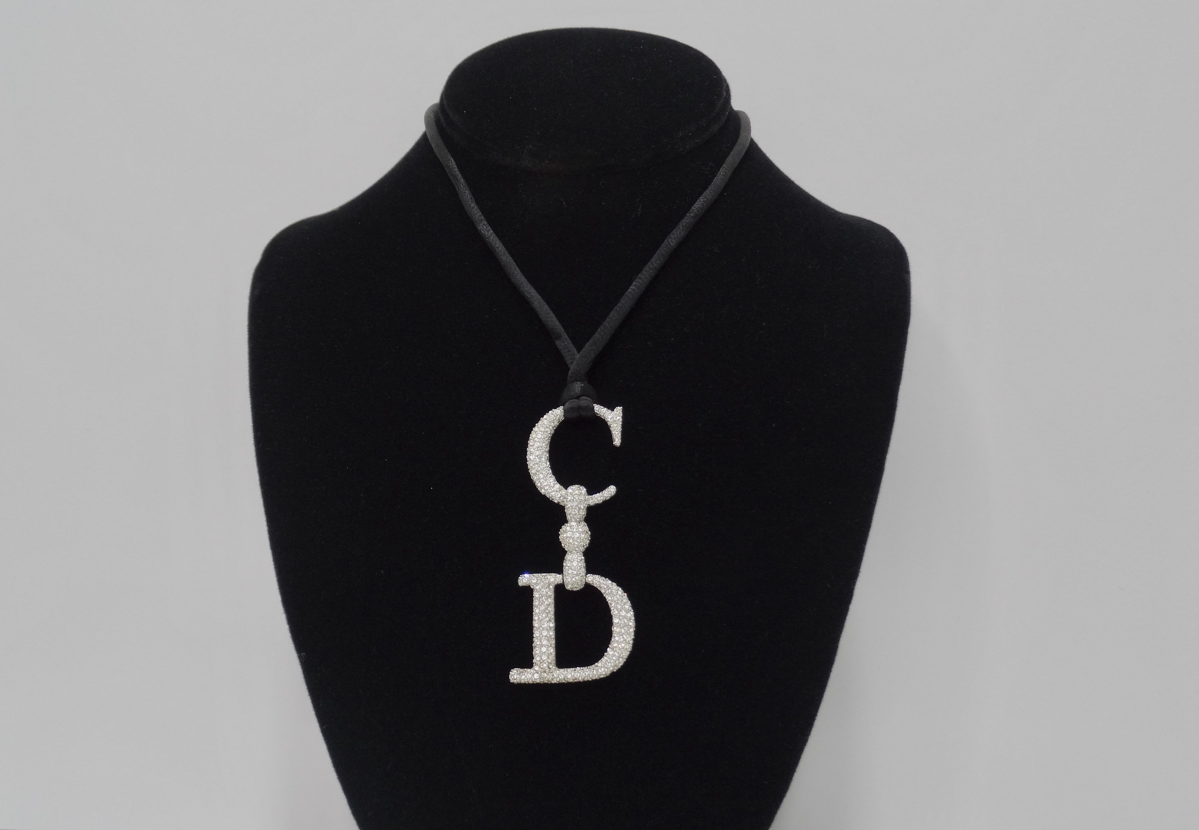 carrie bradshaw clover necklace