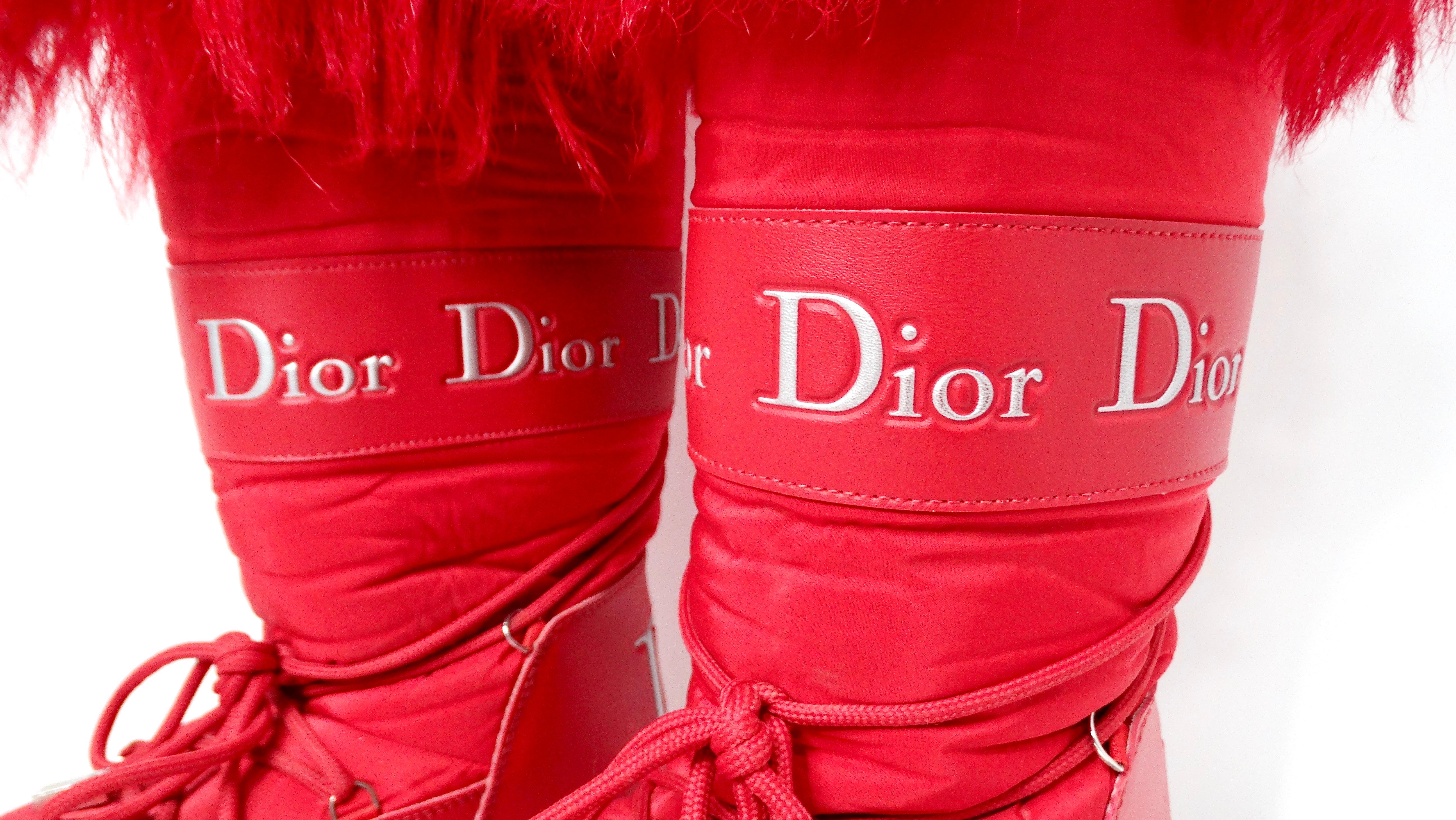John Galliano for Christian Dior Red Lace-Up Faux Fur Snow Boots Circa Y2K In Good Condition For Sale In Scottsdale, AZ