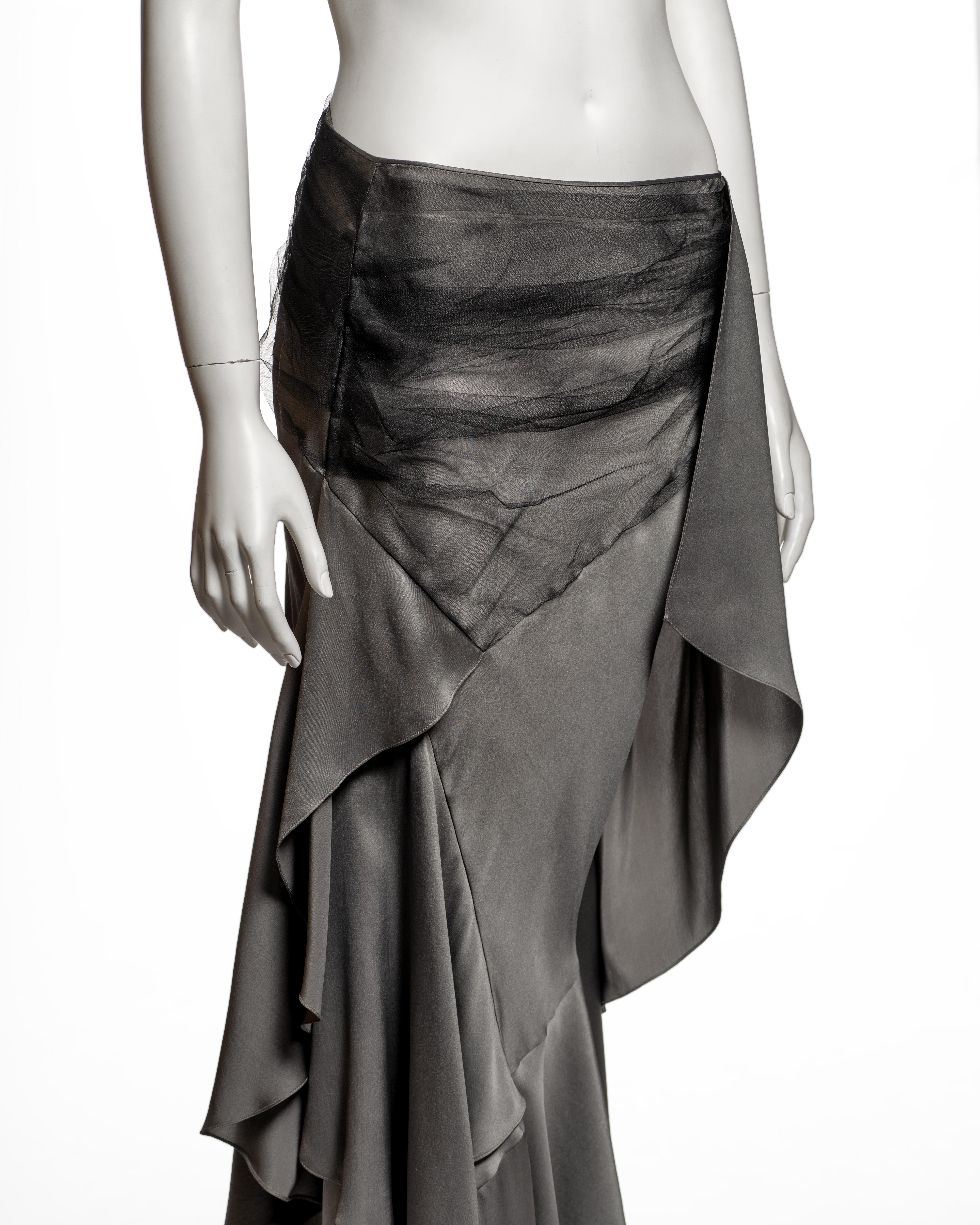 John Galliano Gonna drappeggiata in seta tagliata in sbieco grigia con sovrapposizione di tulle, SS 2006 in vendita 2