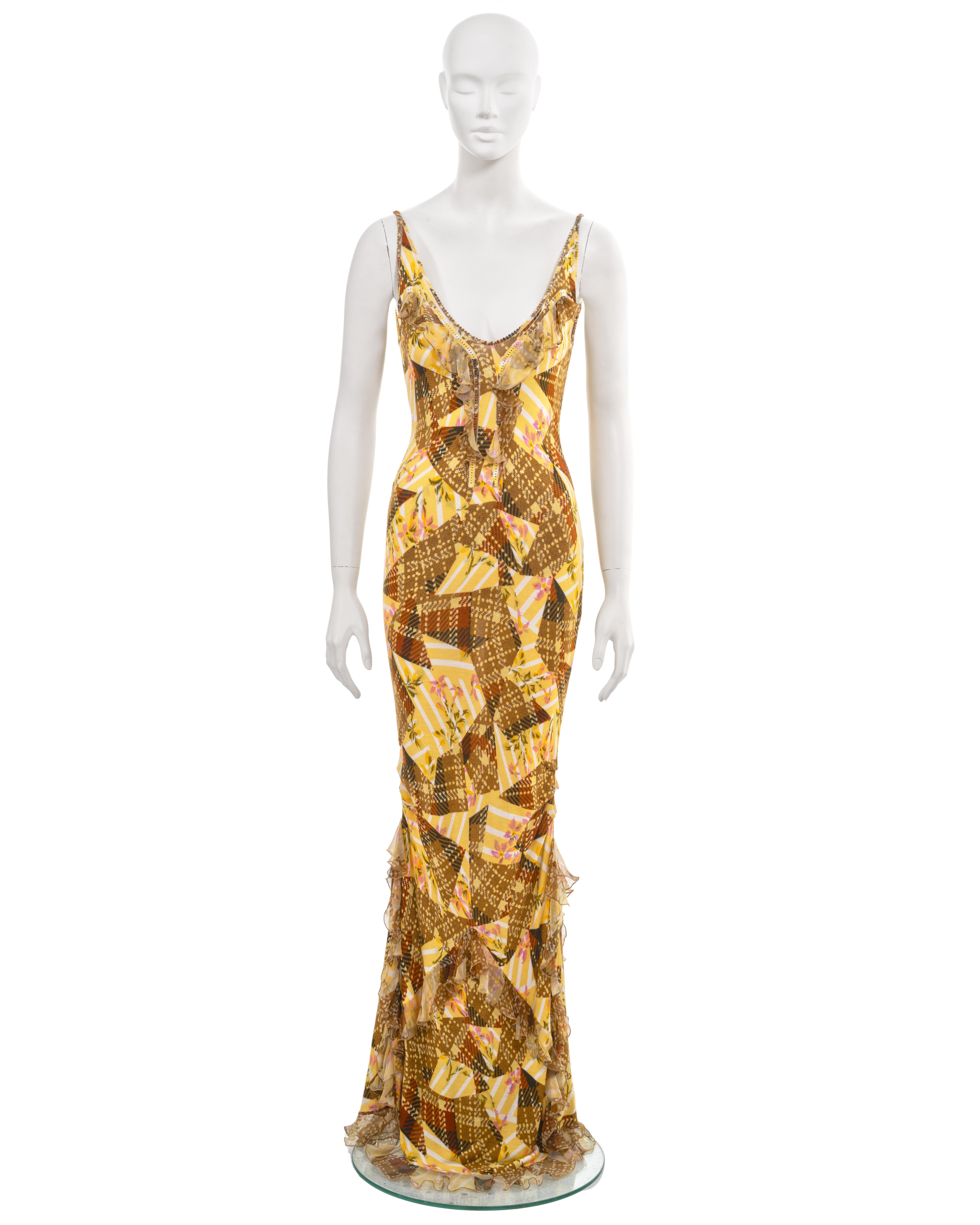 ▪ John Galliano knitted maxi dress
▪ Fall-Winter 2004
▪Expertly crafted from knit cotton jersey, showcasing an allover woven patchwork print featuring tartan and floral squares in delightful shades of yellow, brown, and pinks.
▪ Embellished with