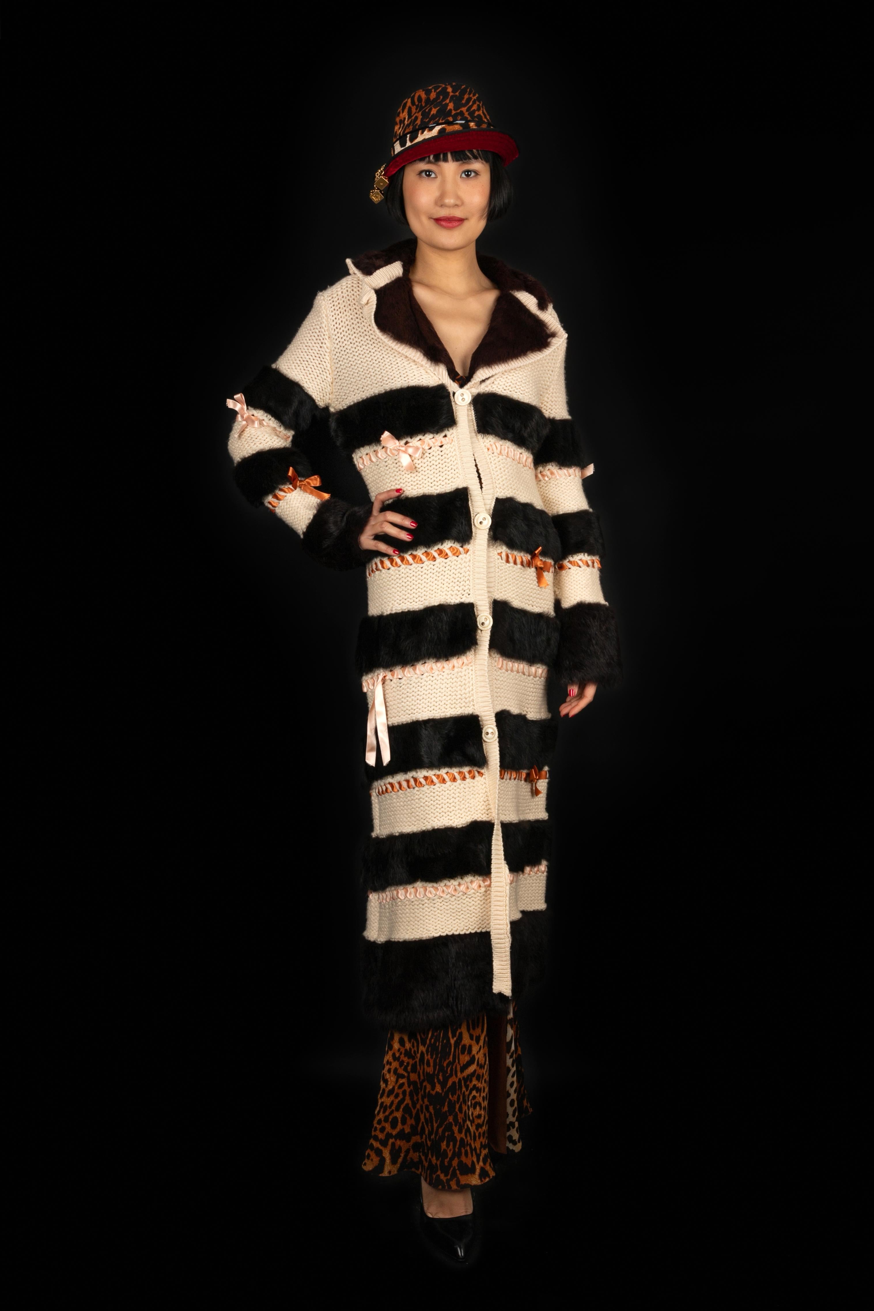 Noir Cardigan long en laine crochetée John Galliano en vente