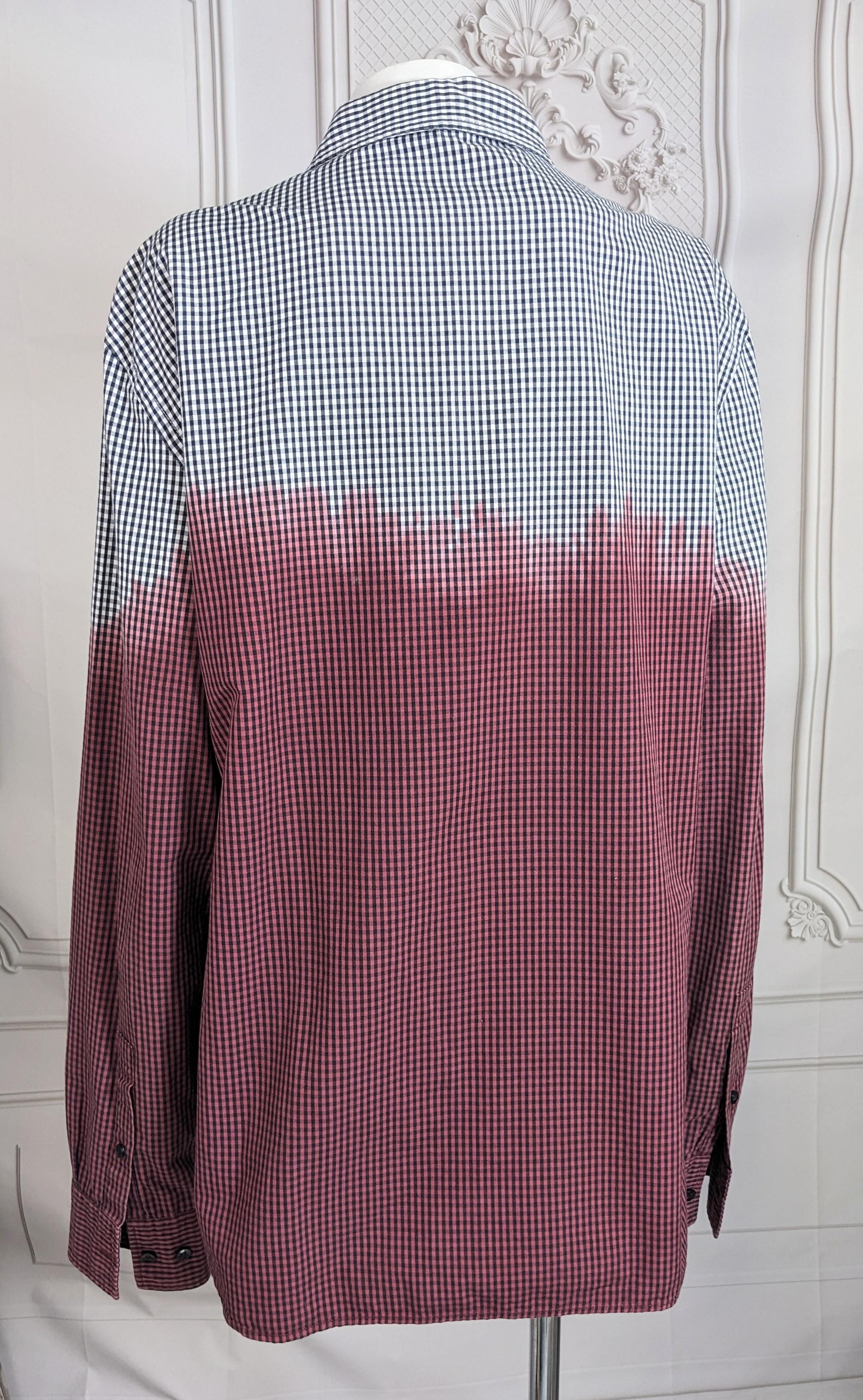 John Galliano - Camicia da uomo tinta in massa color rosso sangallo. In condizioni buone in vendita a New York, NY