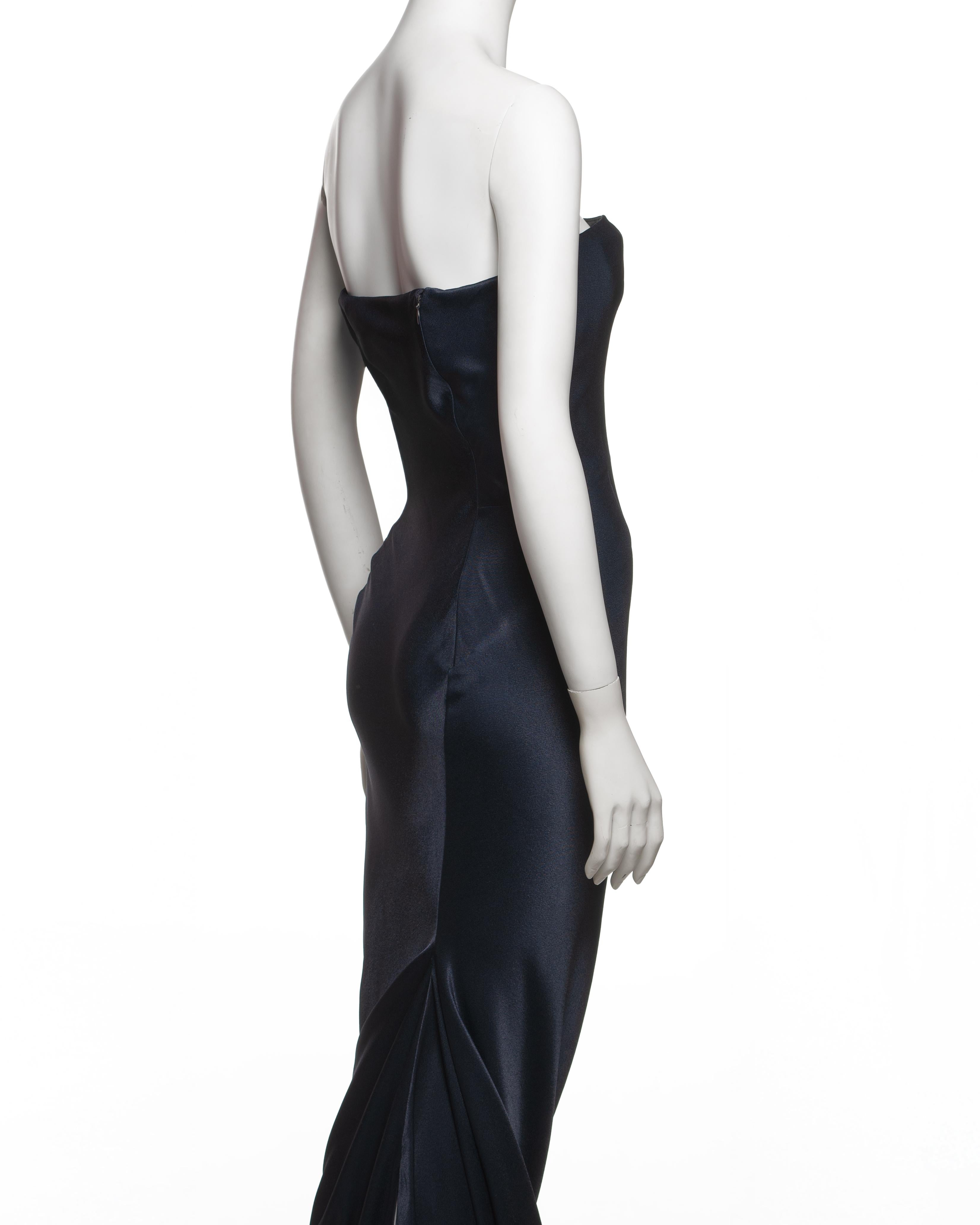 John Galliano Vestido drapeado sin tirantes de crepé satinado azul noche, FW 1995 en venta 5