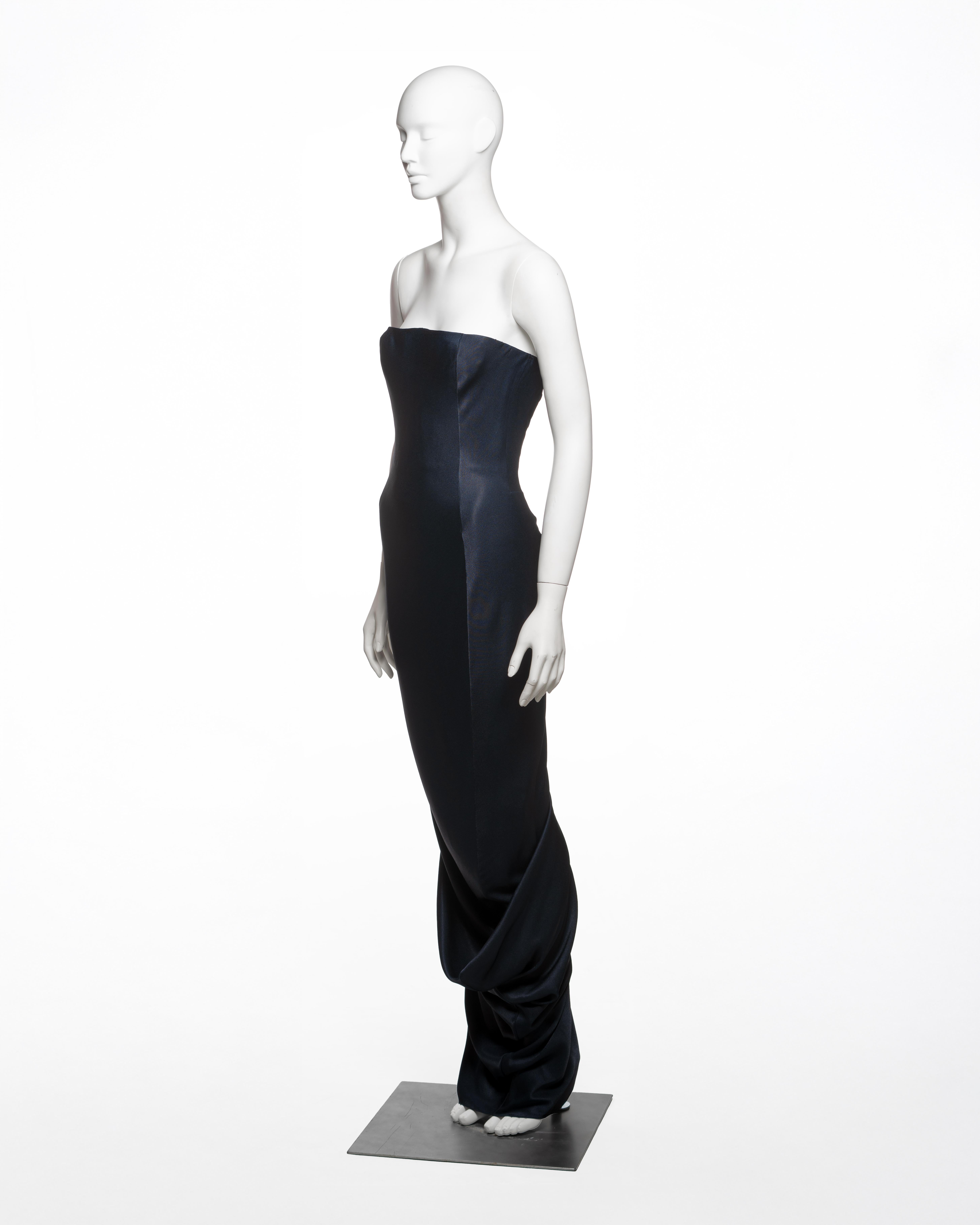 John Galliano Vestido drapeado sin tirantes de crepé satinado azul noche, FW 1995 en venta 8